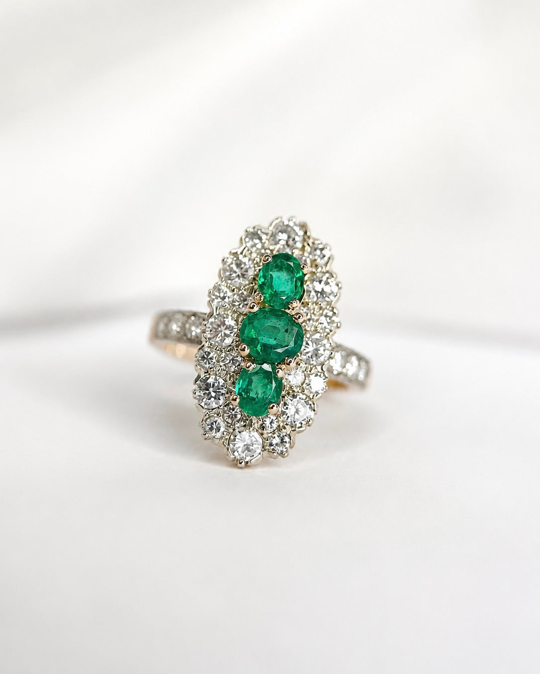 Bague Marquise Émeraudes 1.06 carat & 30 Diamants 1.06 carat 4.83g "Ariette"