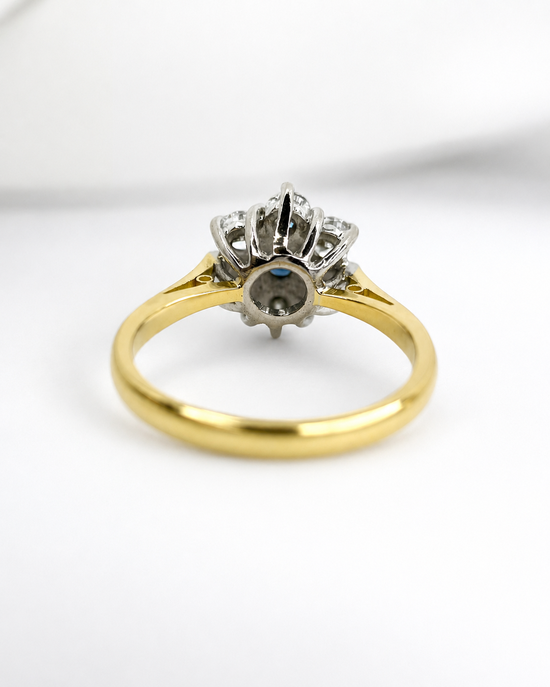 “Céleste” 0.47-carat Sapphire & 0.41-carat Diamond Daisy Ring