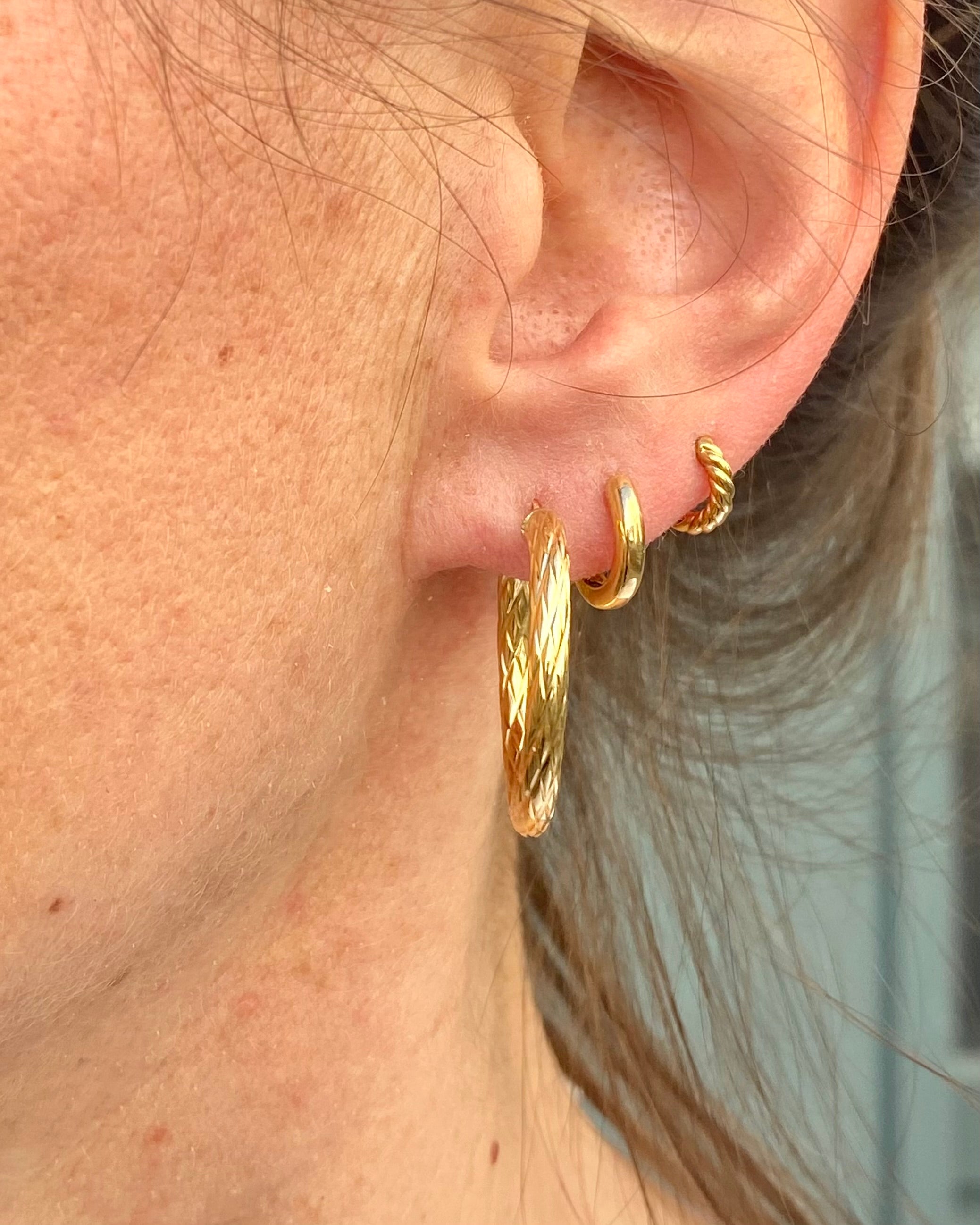 Aros de oro amarillo de 18 quilates "Daniella"