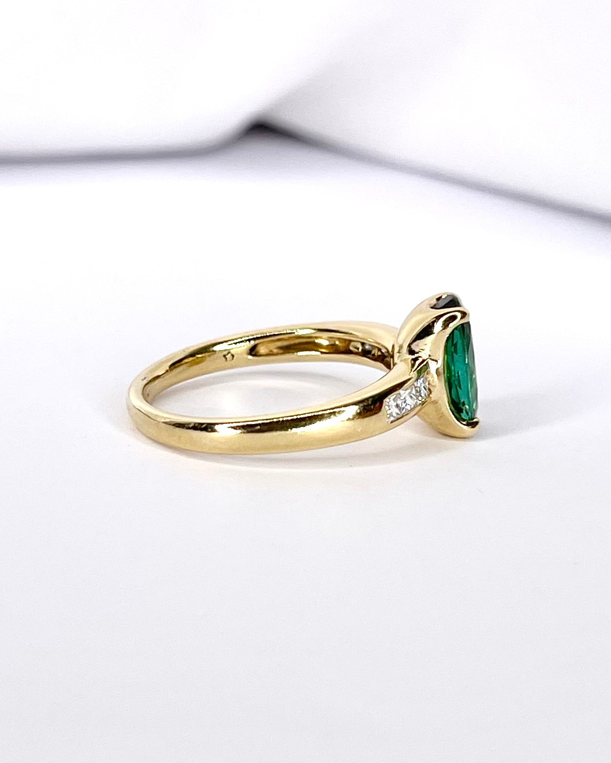 Bague Solitaire Tourmaline 1.56 carat & Diamants "Léanne"