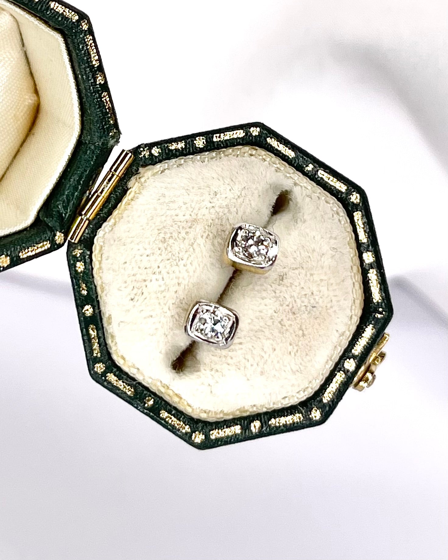 Pendientes de botón con diamantes "Selena"