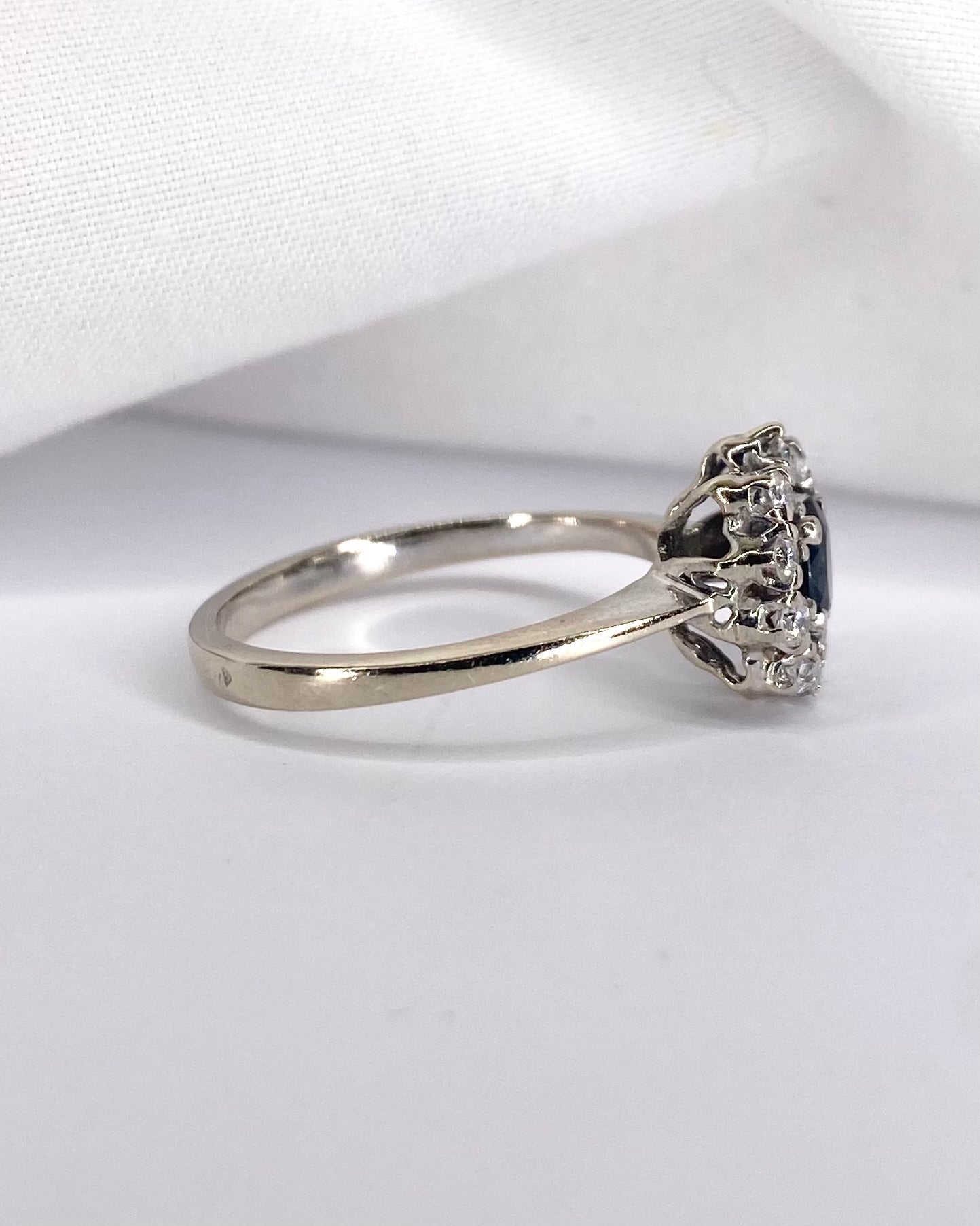 Bague Marguerite Saphir 0.52 carat & 10 Diamants "Louisa"