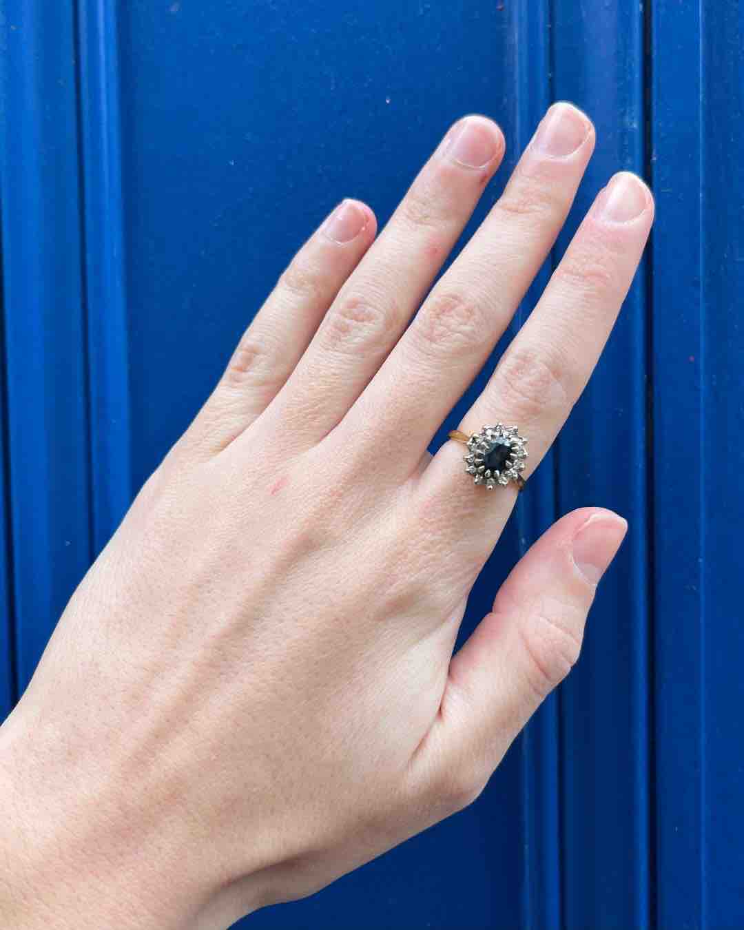 Anillo de margaritas de zafiro y diamantes "Ellie"