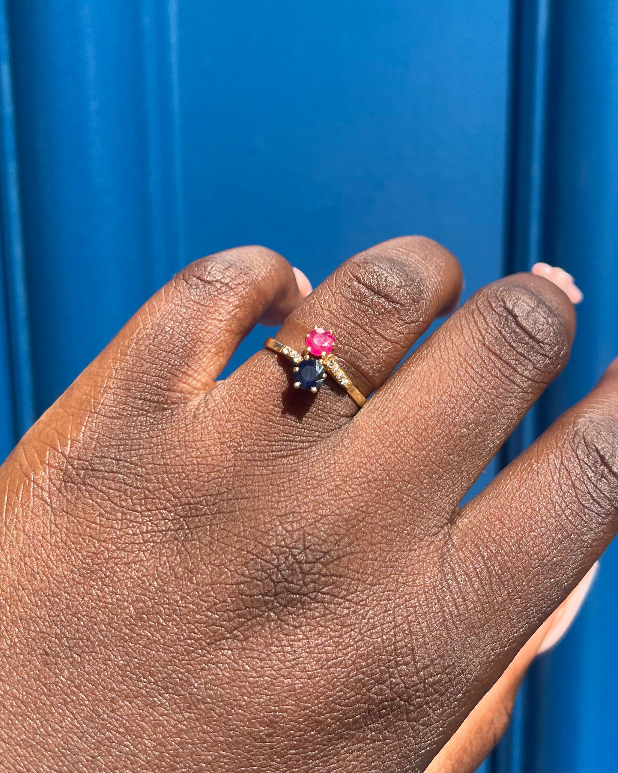 Bague Toi & Moi Rubis 0.40 carat & Saphir 0.43 carat “Louve”