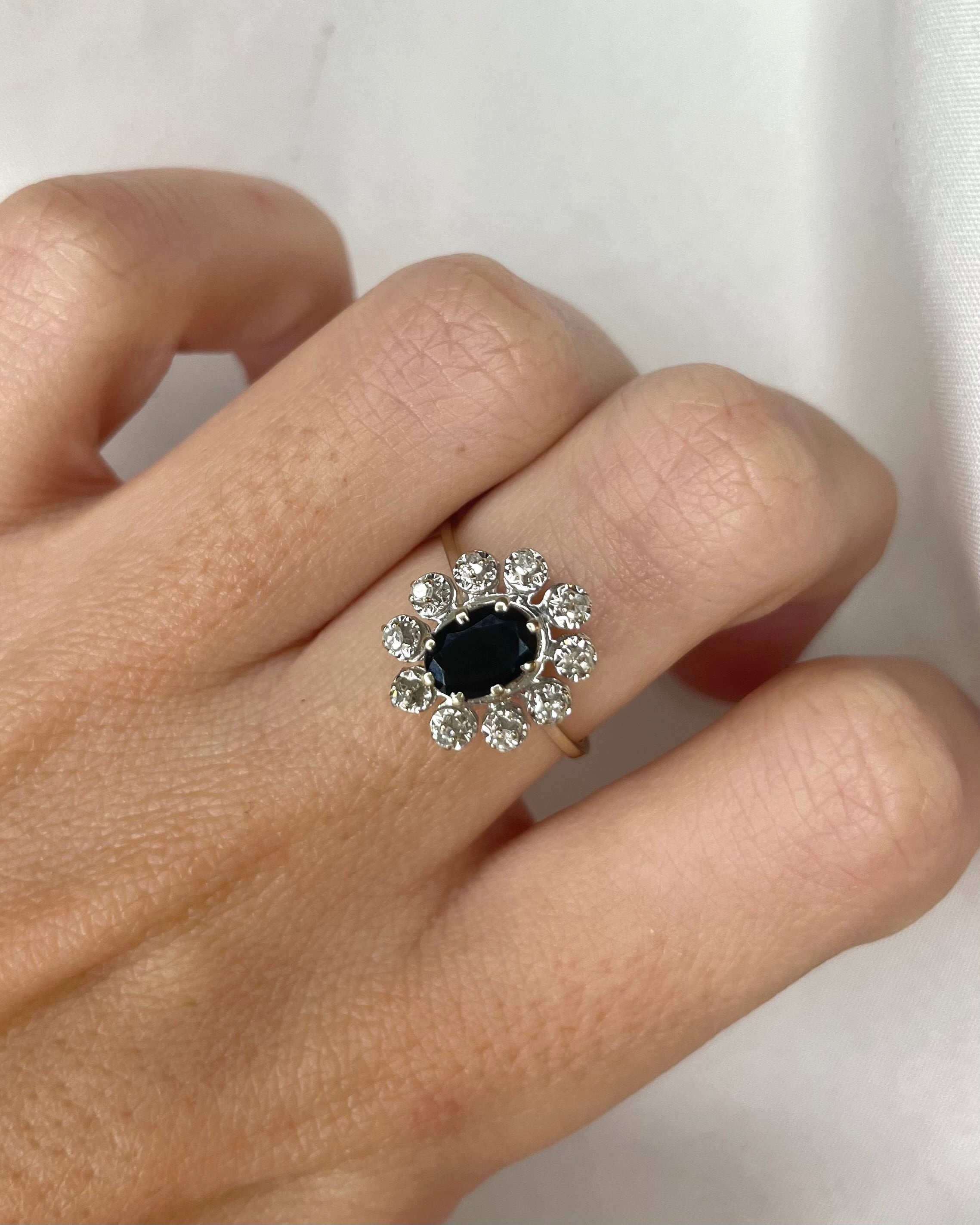 Bague Marguerite Saphir 1.05 carat & 10 Diamants 0.20 carat “Shana”