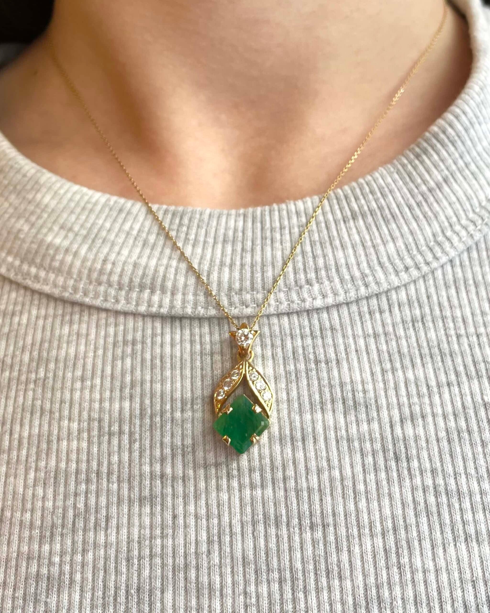 Pendentif Vintage Émeraude 1.70 Carat & Diamants "Azra"
