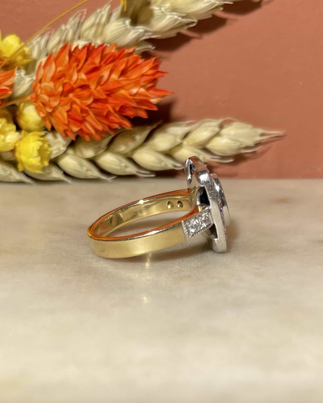 Art Deco Style Ring with 1.05 Carat Sapphire and Diamonds "Giuseppa"