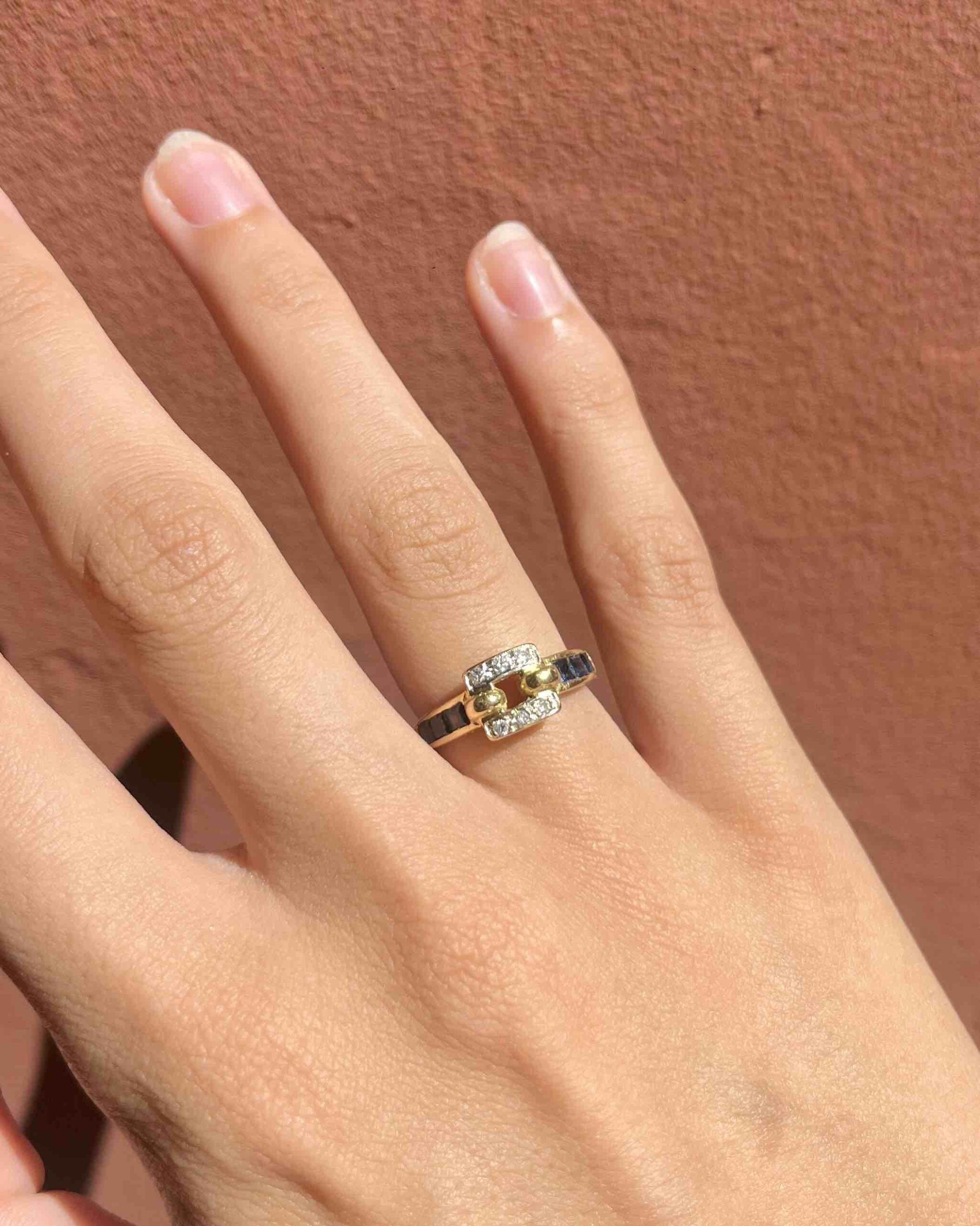 Anillo brazalete de zafiro y diamantes "Noémie"