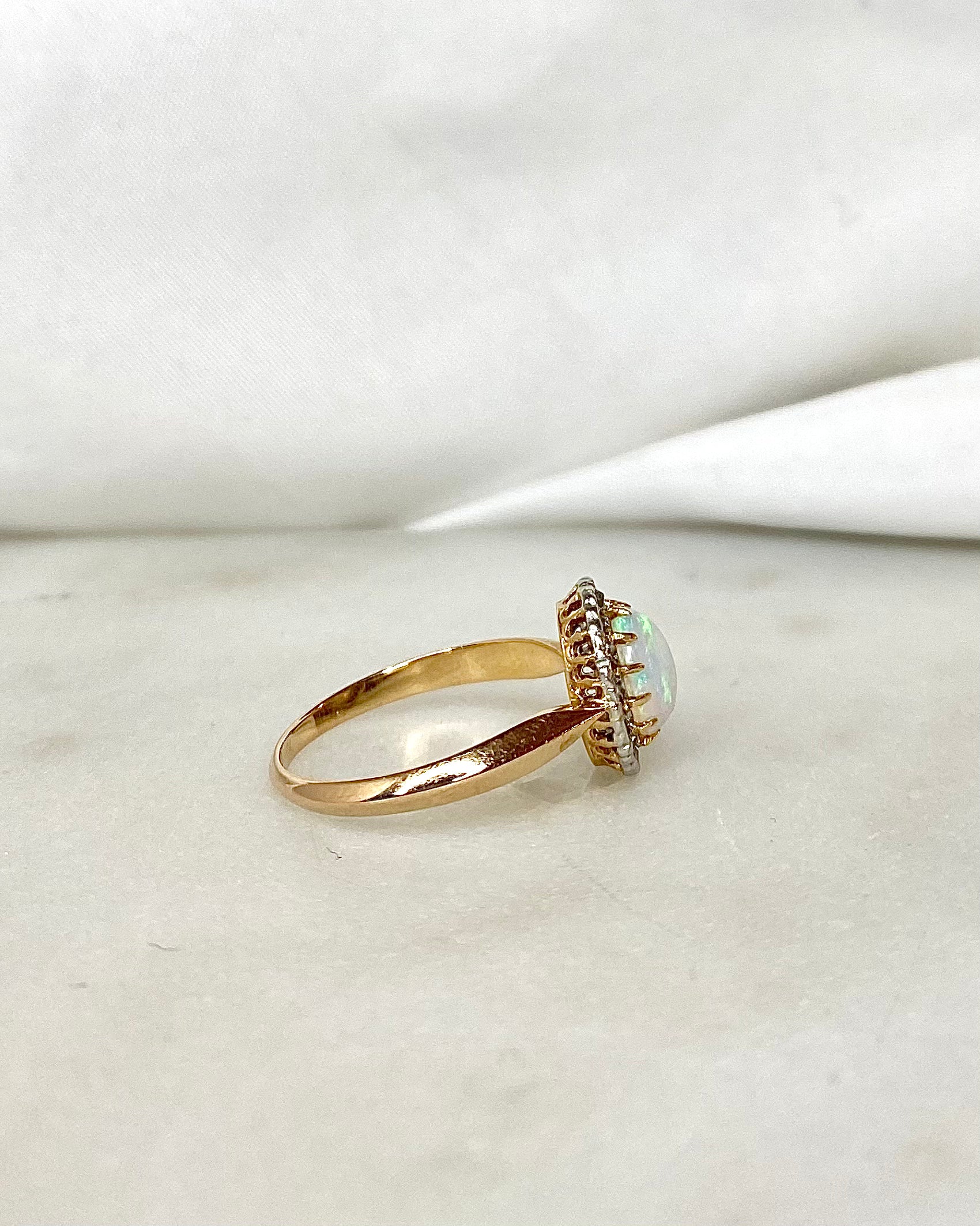 Bague Marguerite Opale 0.65 carat & Diamants "Ysoria"