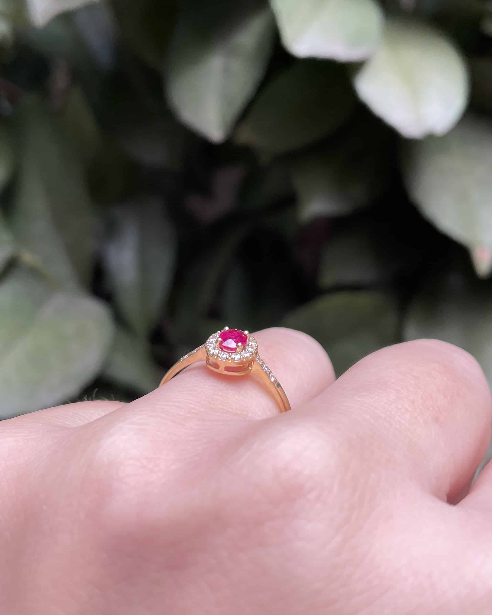Bague Marguerite Rubis et 18 Diamants "Mina"