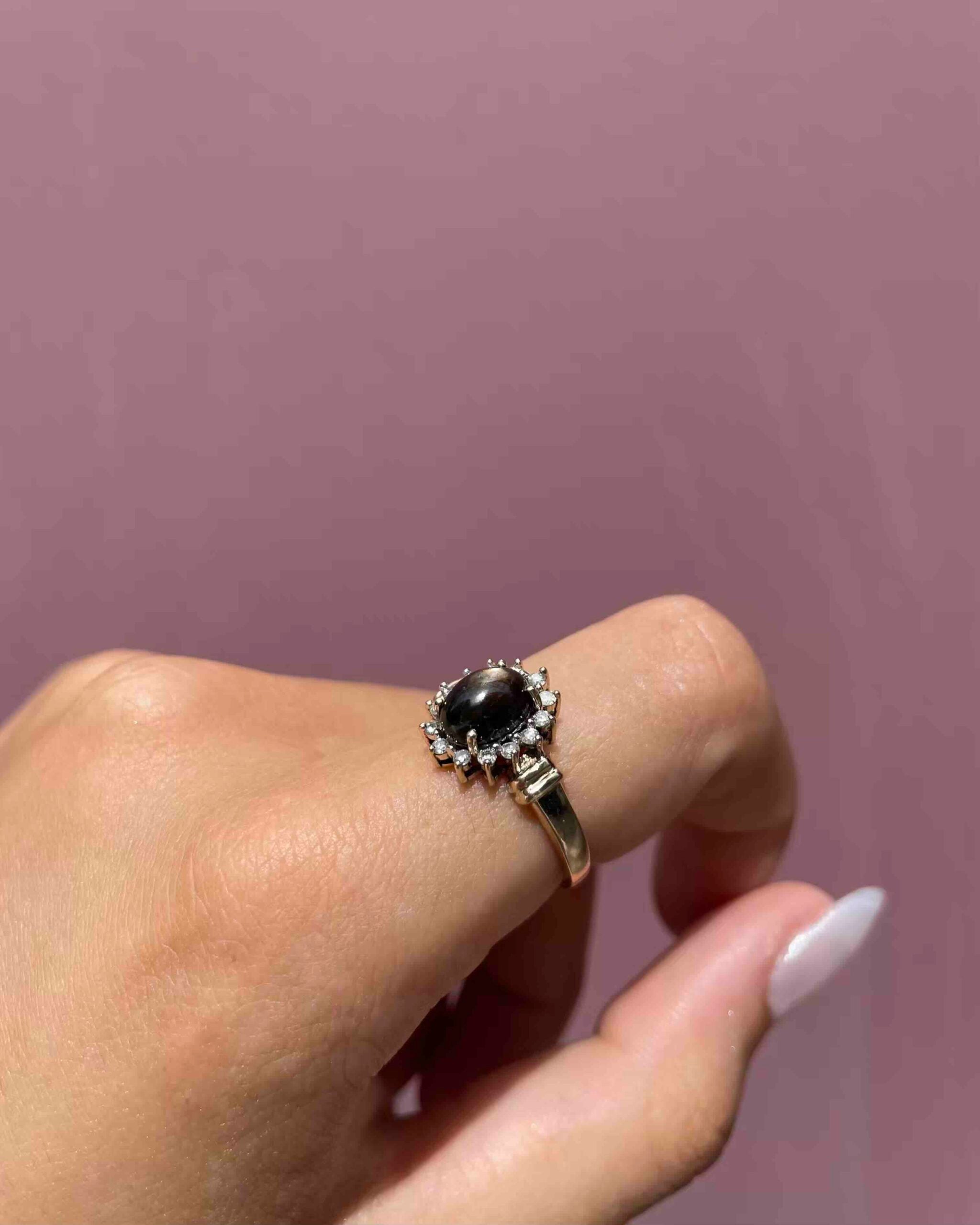 Anillo "Fanny" con margaritas de zafiro y diamantes de 2,30 quilates