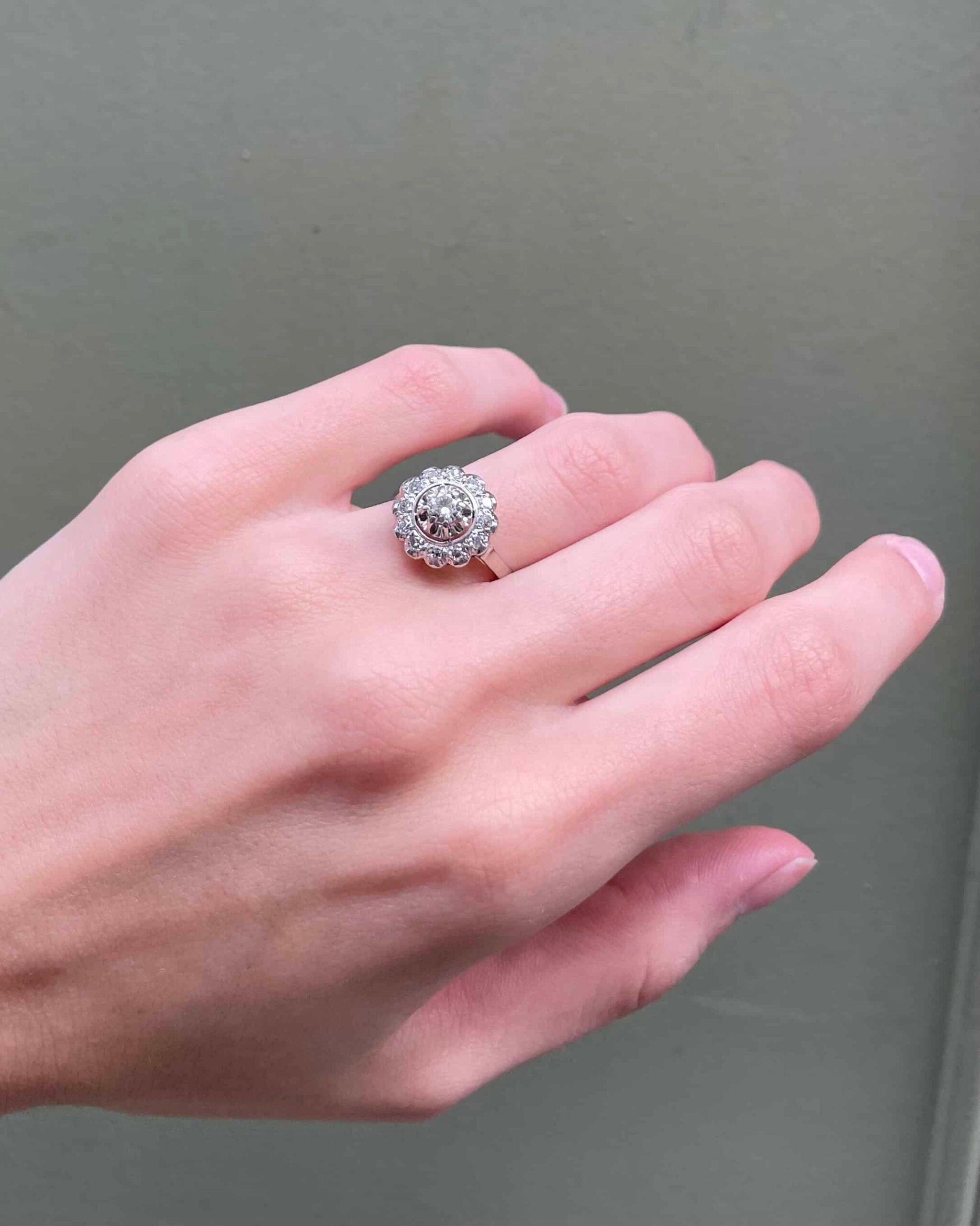 Art Deco Daisy Ring Diamonds 0.66 carat "Kyra"