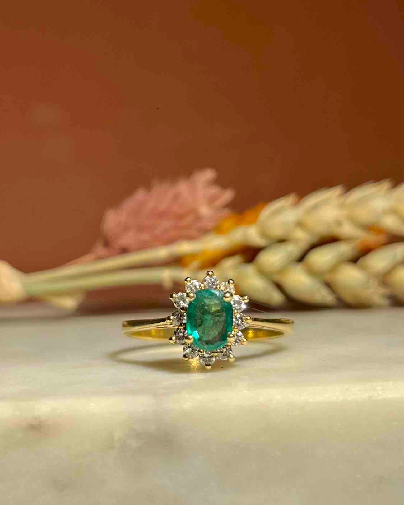 Anillo "Sophia" con margaritas de esmeralda y diamantes