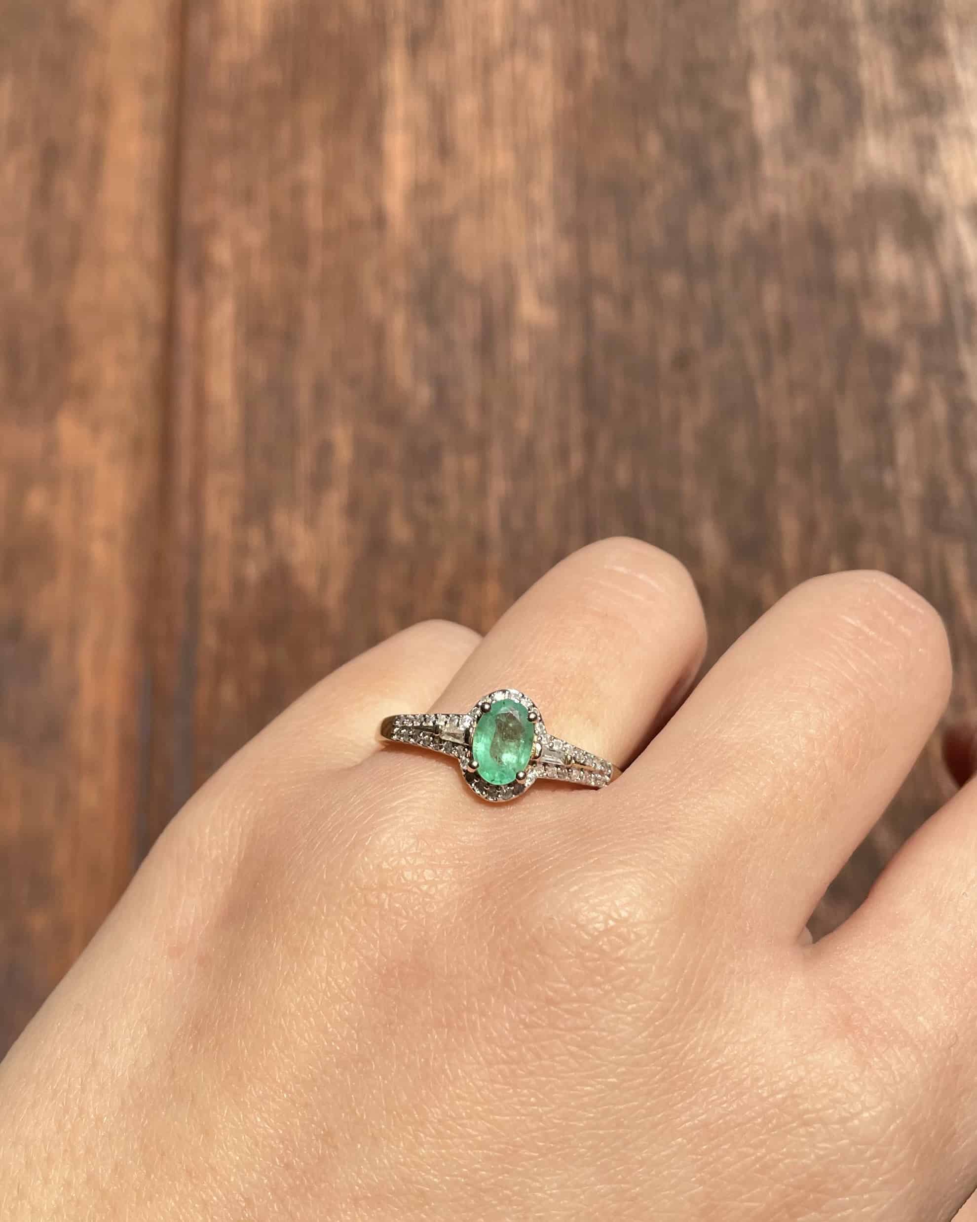 Anillo vintage "Hope" con esmeralda de 0,65 quilates y diamantes