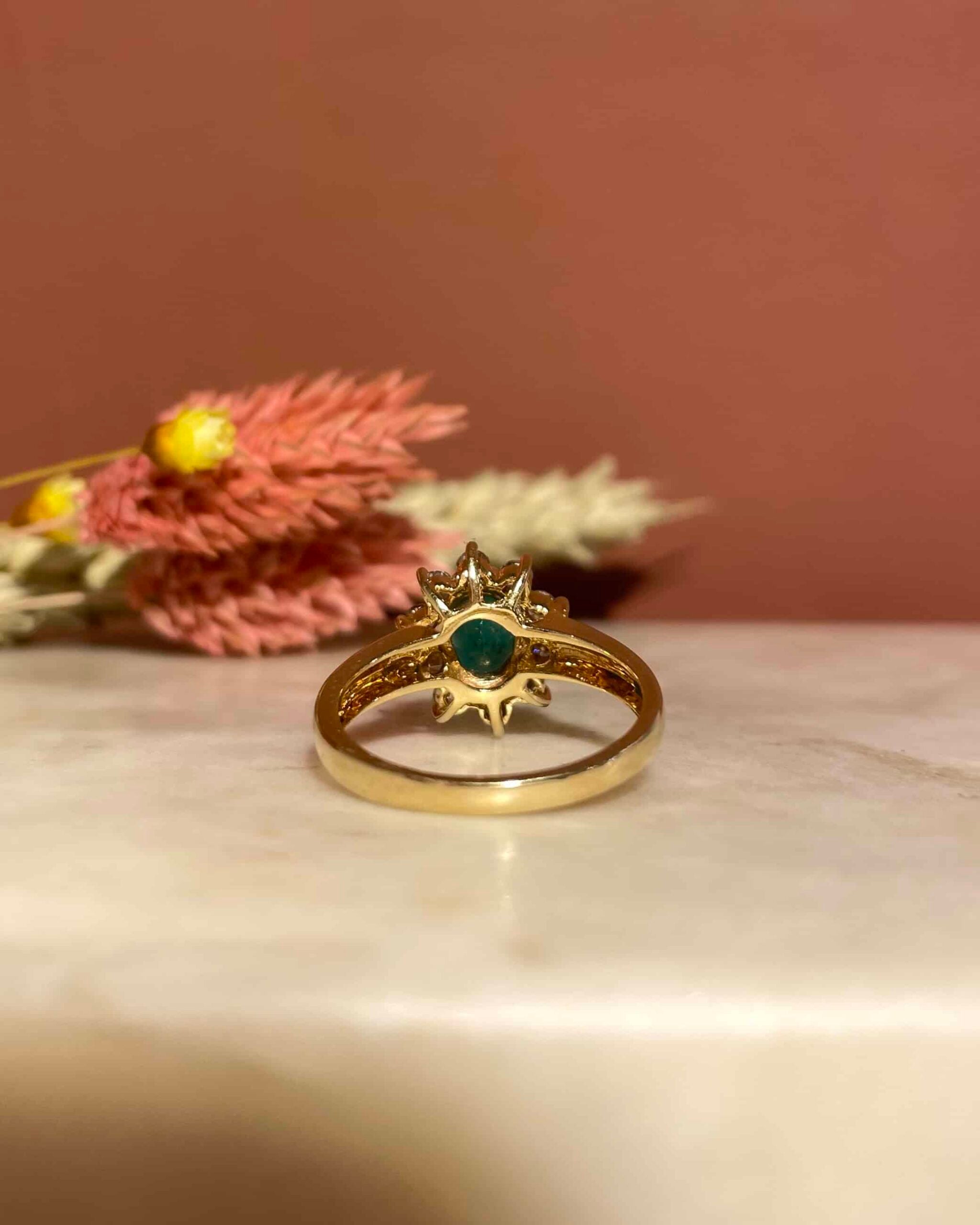 Anillo "Maelia" con margaritas de esmeralda y diamantes de 0,75 quilates