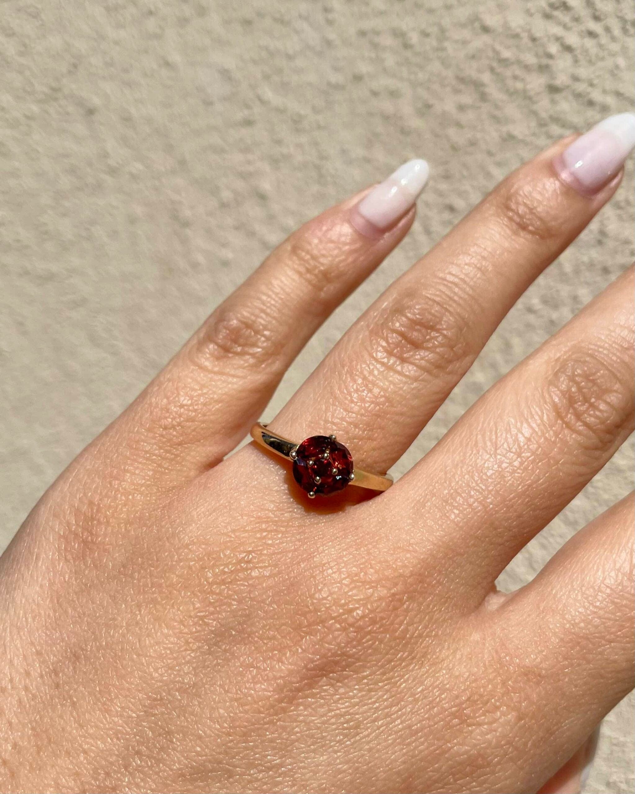 Bague Vintage Grenats 0.70 carat "Vanille"