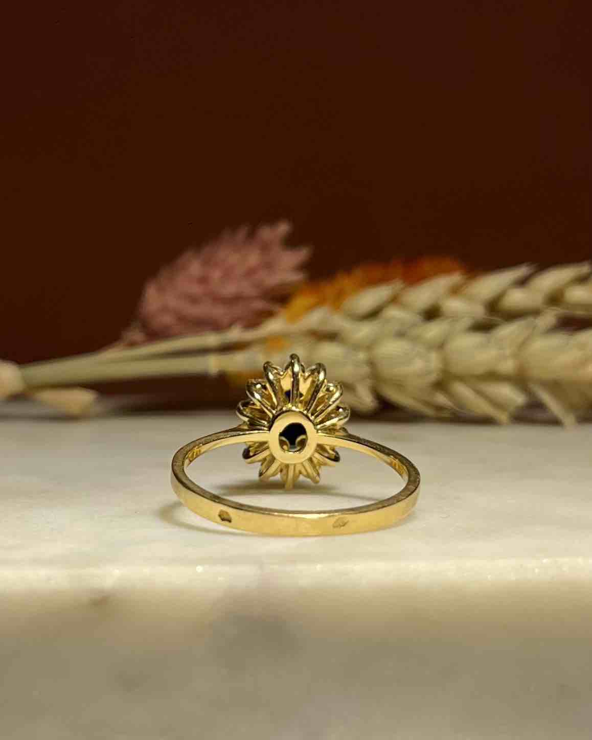 1 carat sapphire & diamond daisy ring "Asma"