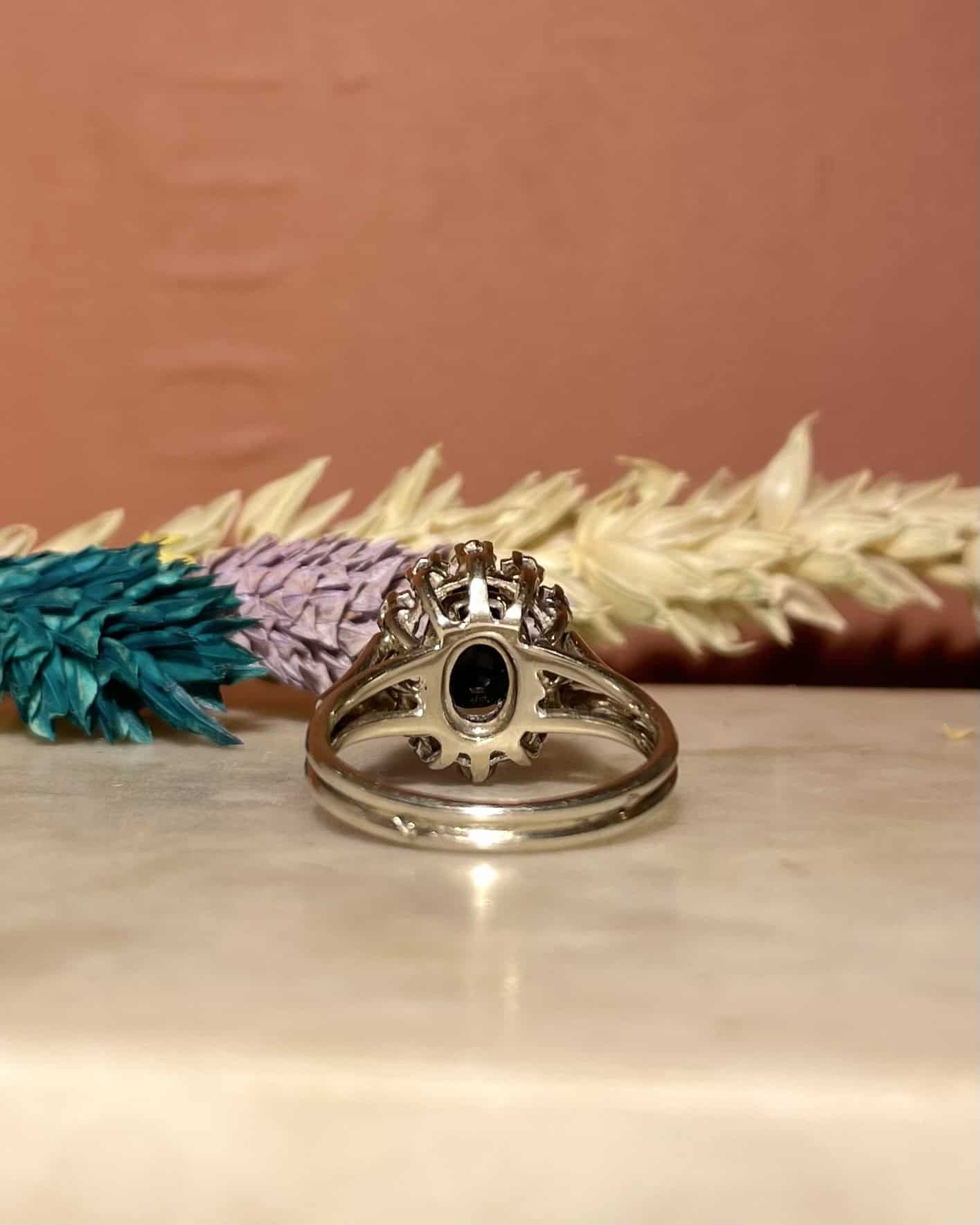 Anillo "Vitanie" con margaritas de zafiro y diamantes de 1,40 quilates