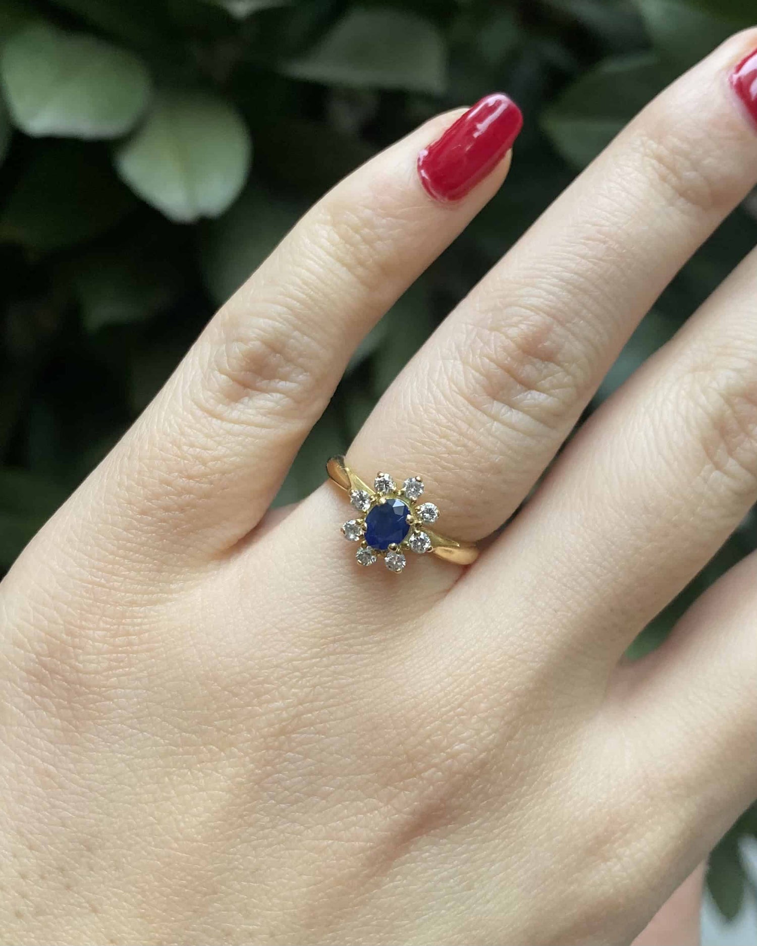 Anillo de margaritas de zafiro y diamantes "Cherine"