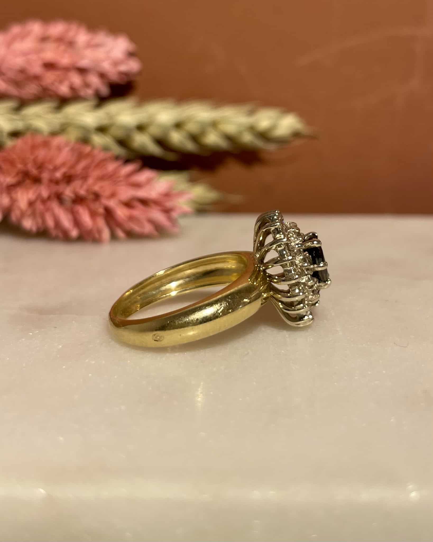 Bague Marguerite Saphir & 30 Diamants "Astrid" - Elliade Paris