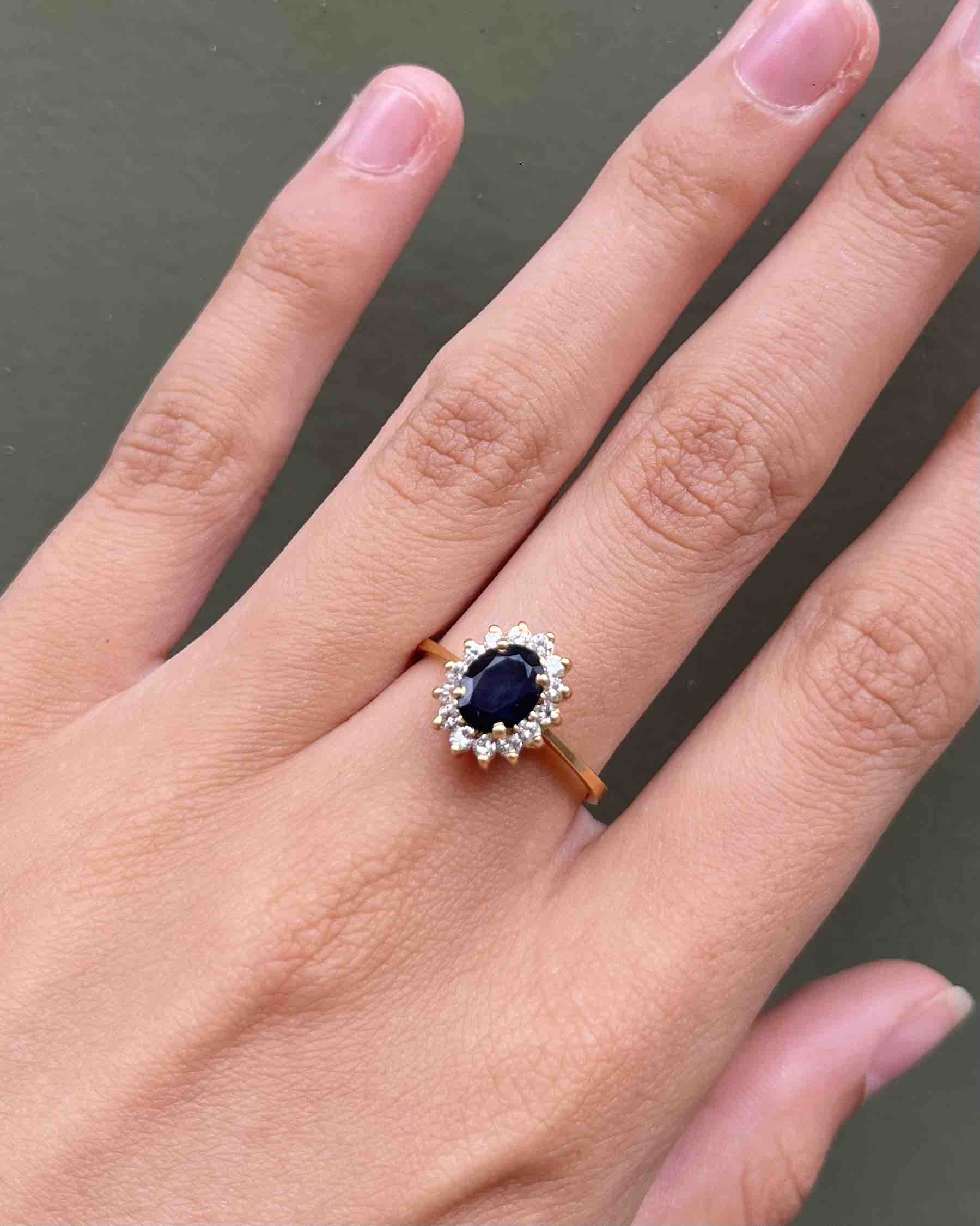 1 carat sapphire & diamond daisy ring "Asma"