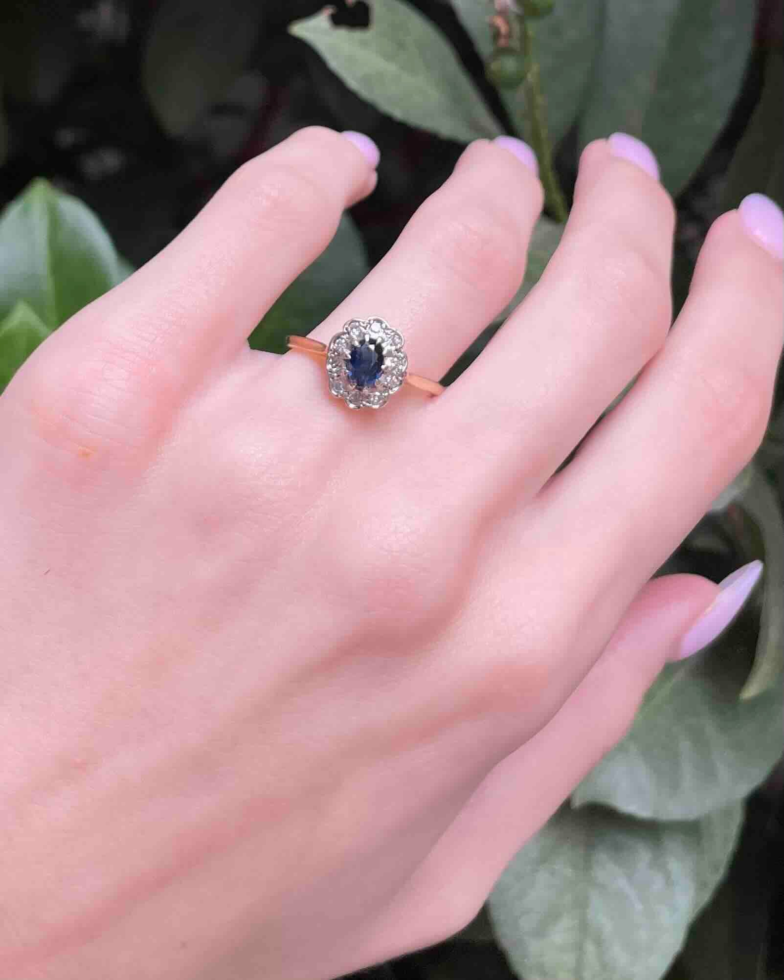 Anillo "Sidonie" con margaritas de zafiro y diamantes de 0,55 quilates