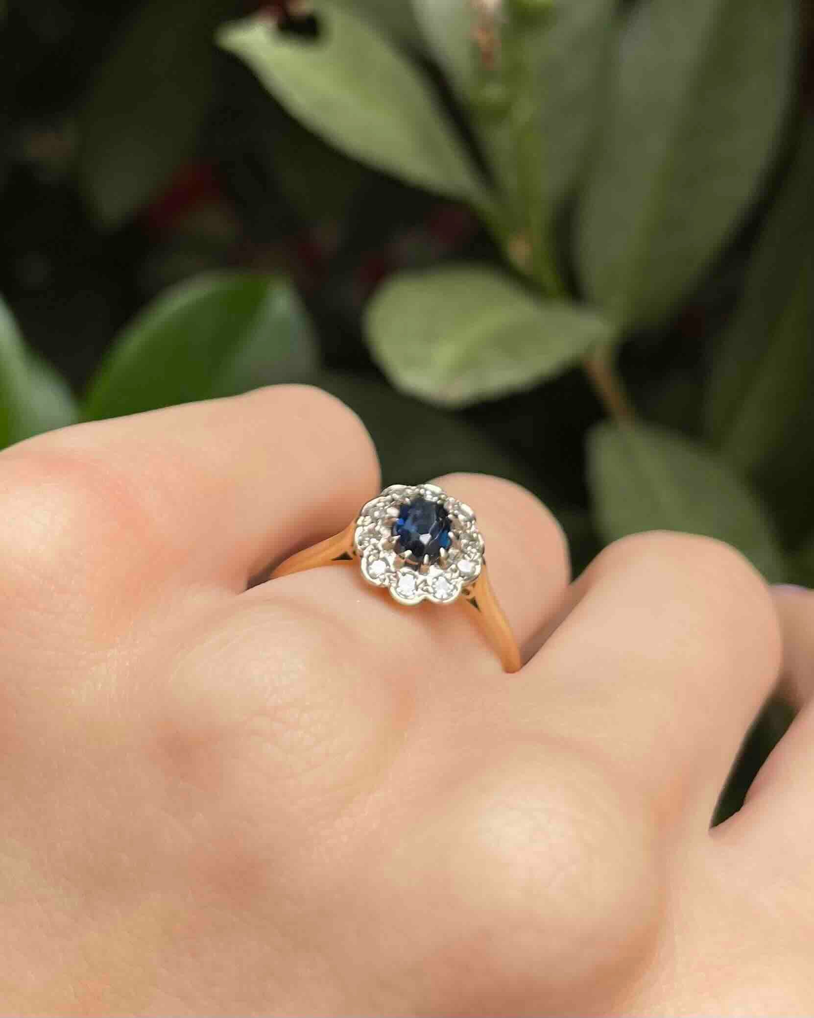 Anillo "Sidonie" con margaritas de zafiro y diamantes de 0,55 quilates