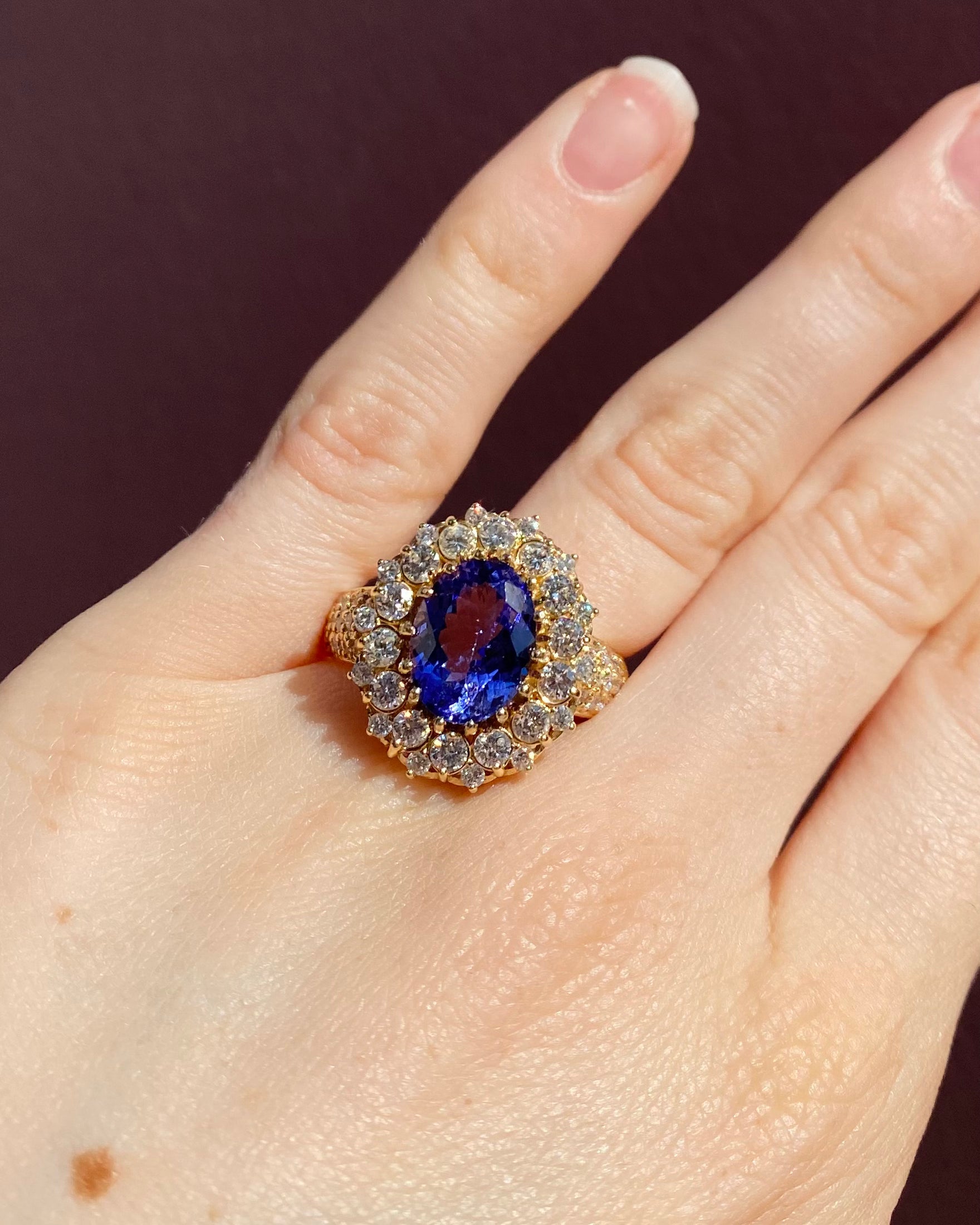 Anillo Marguerite Tanzanita 3.80 quilates y 54 Diamantes 1.78 quilates "Zorahé"