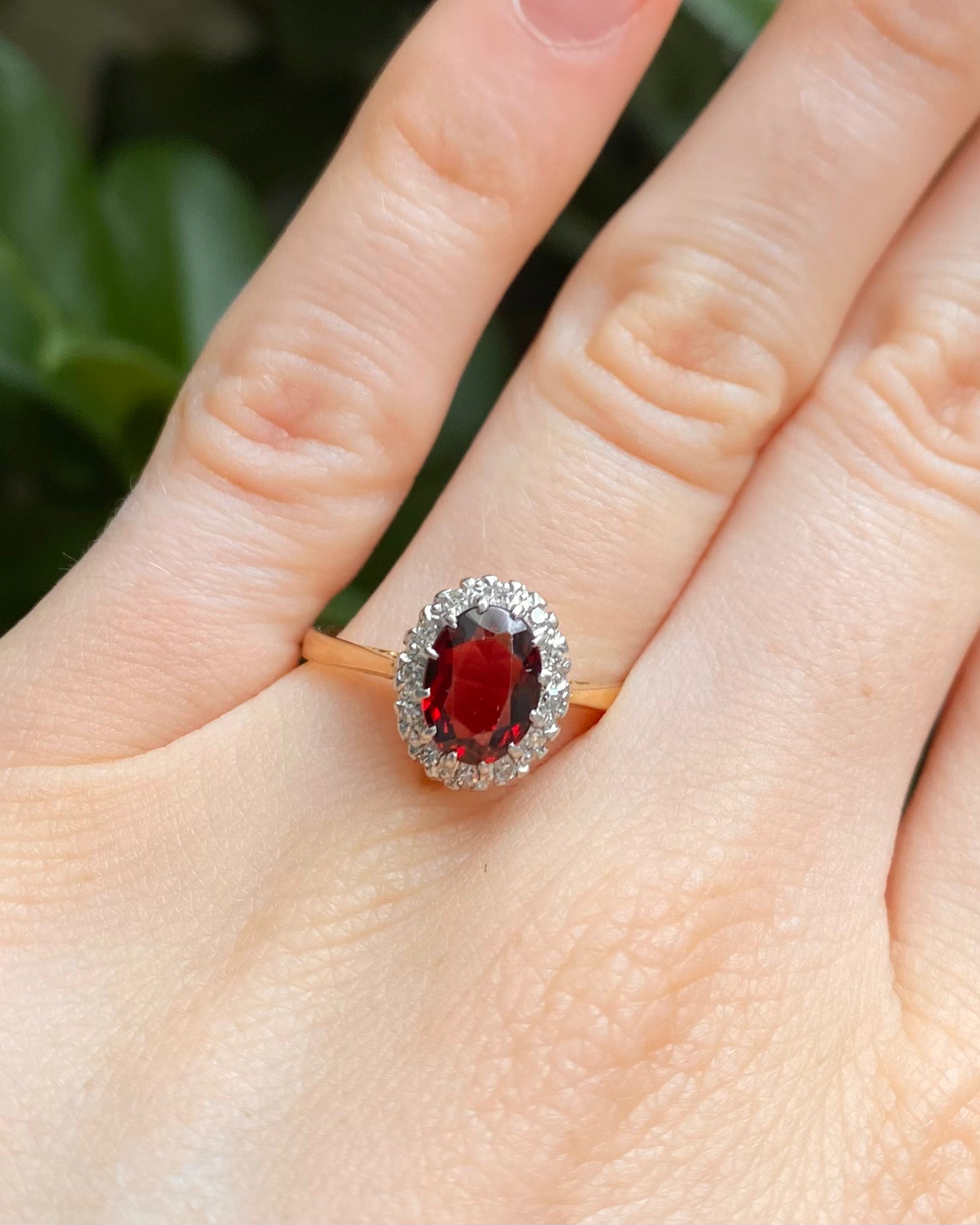 Bague Marguerite Grenat 1.45 carat & Diamants "Yaraé"