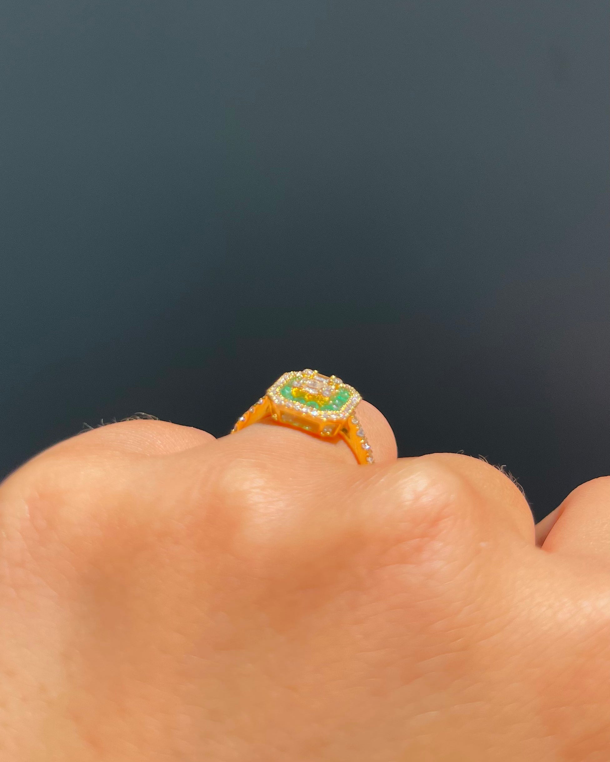 Bague Style Art-Déco Émeraudes 0.56 carat & 40 Diamants “Apolline”