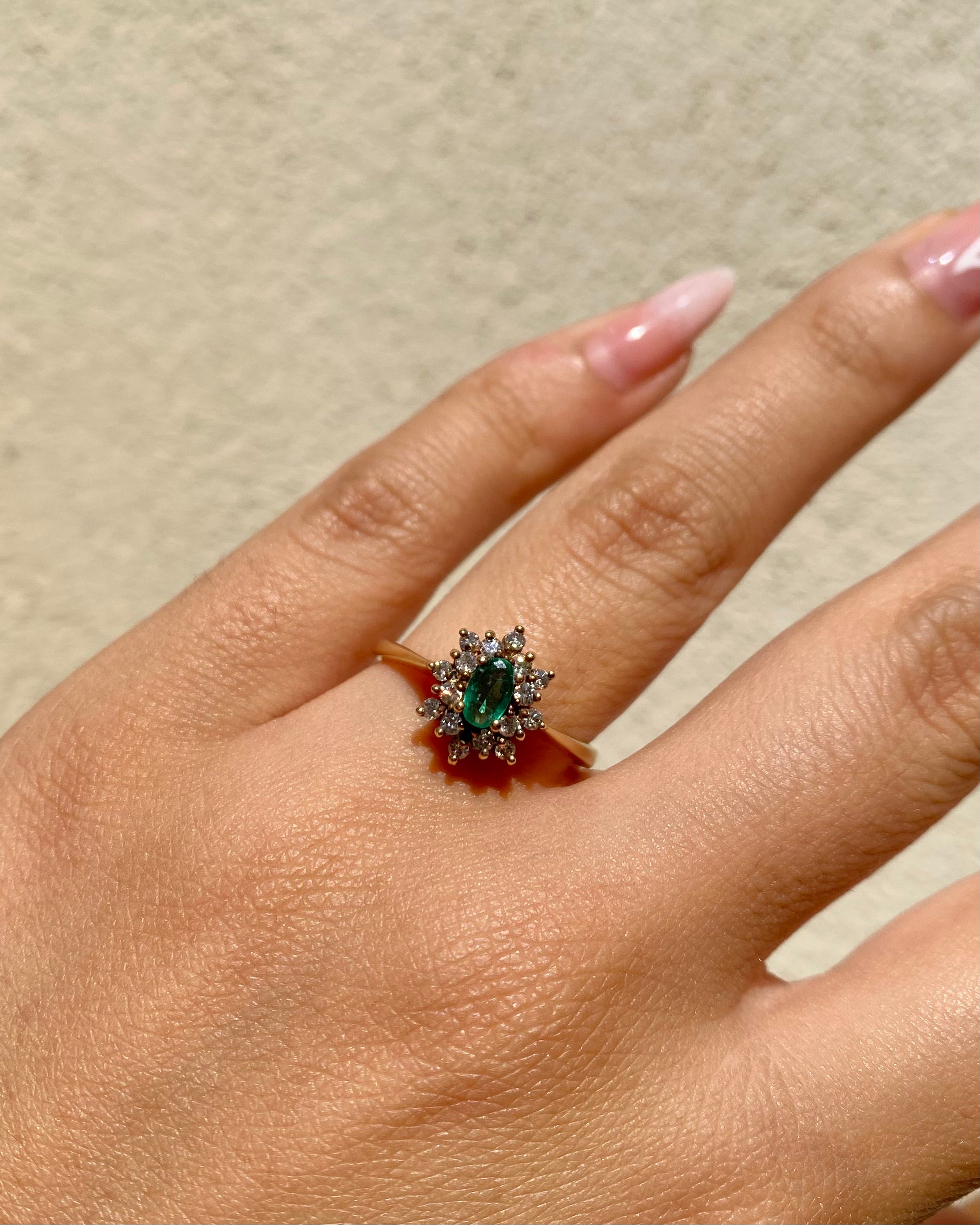 Bague Marguerite Emeraude 0.21 carat & Diamants "Muguette"