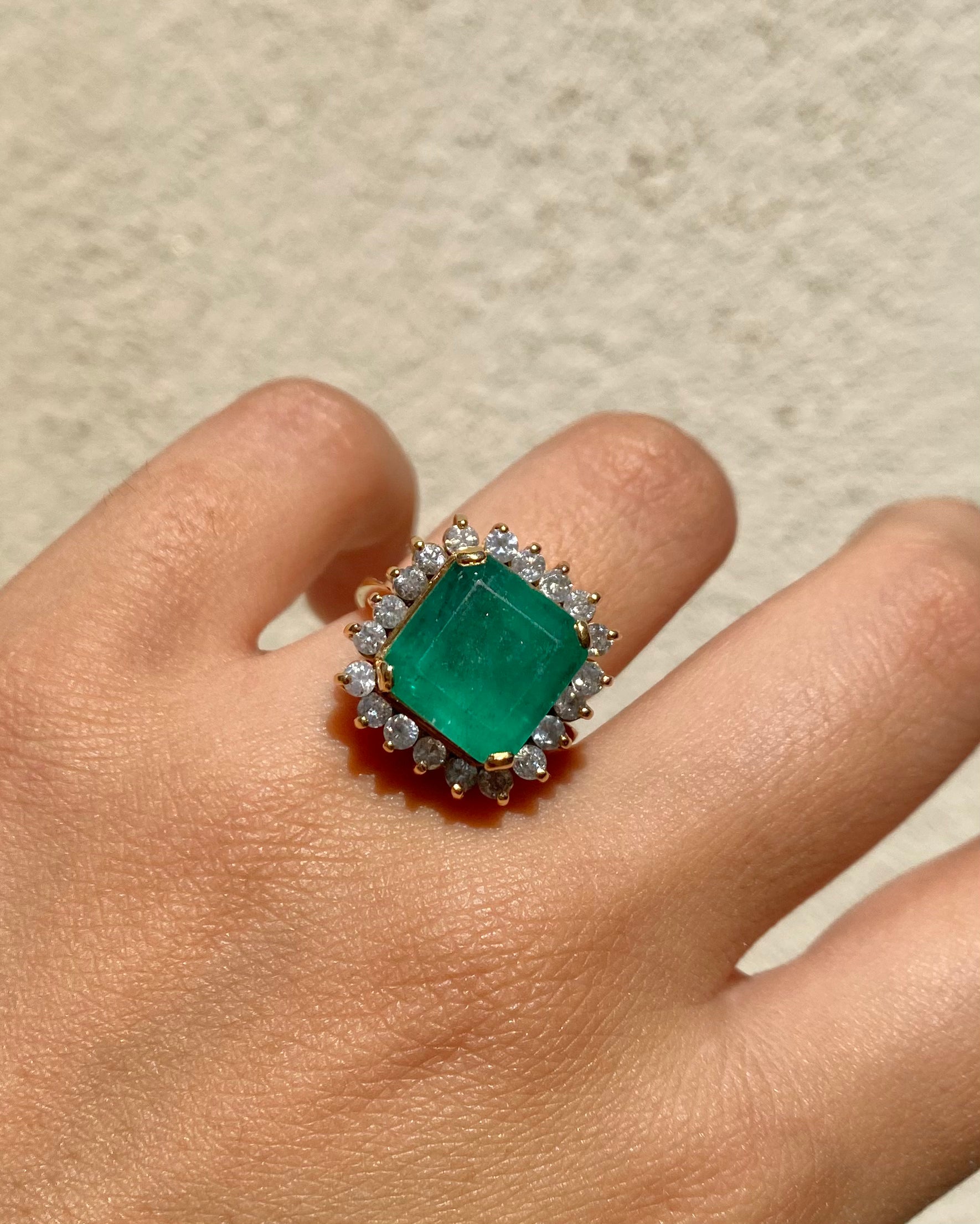 Bague Marguerite Emeraude 7.30 carats & 20 Diamants "Fauvette"