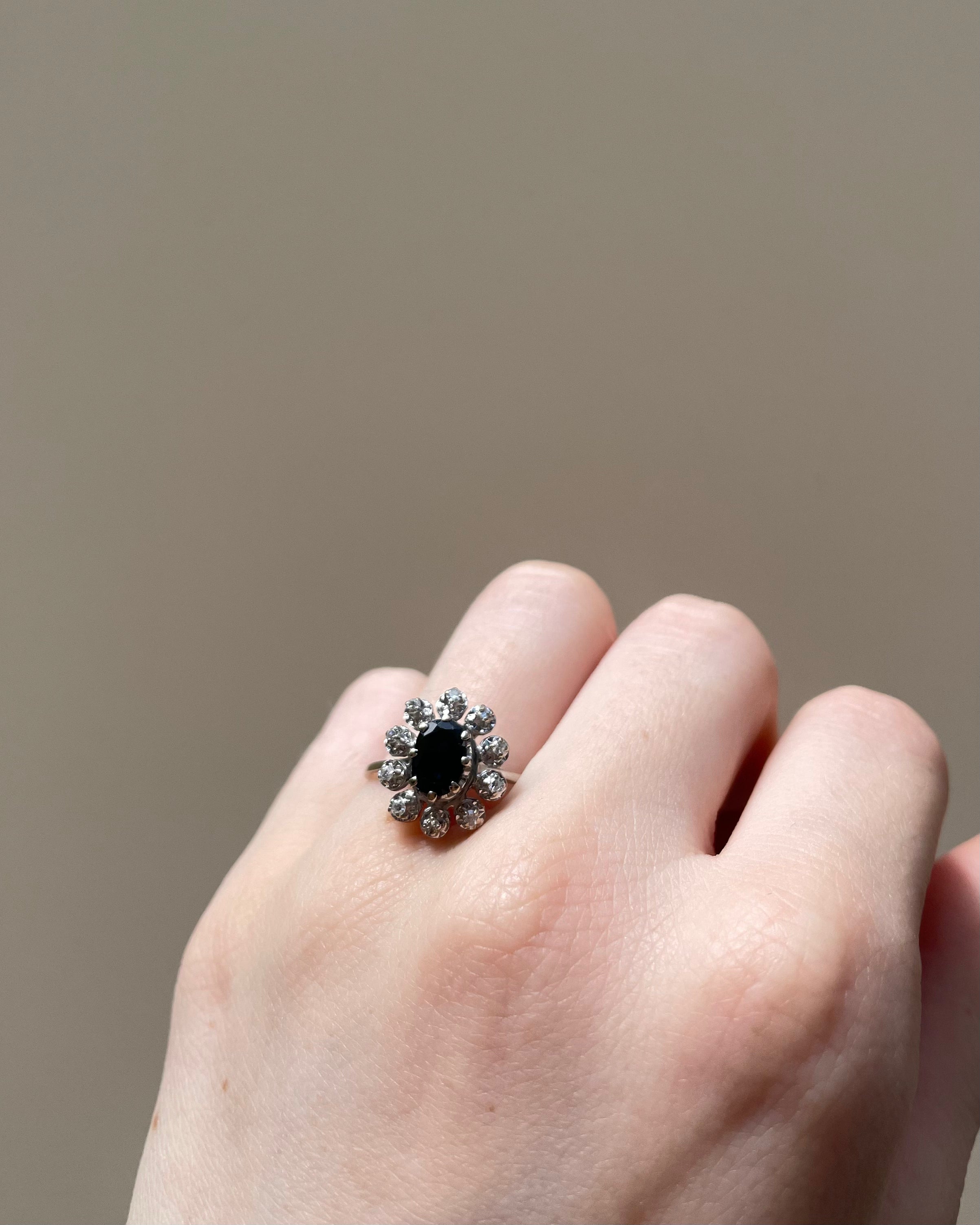 Bague Marguerite Saphir 1.05 carat & 10 Diamants “Shana”