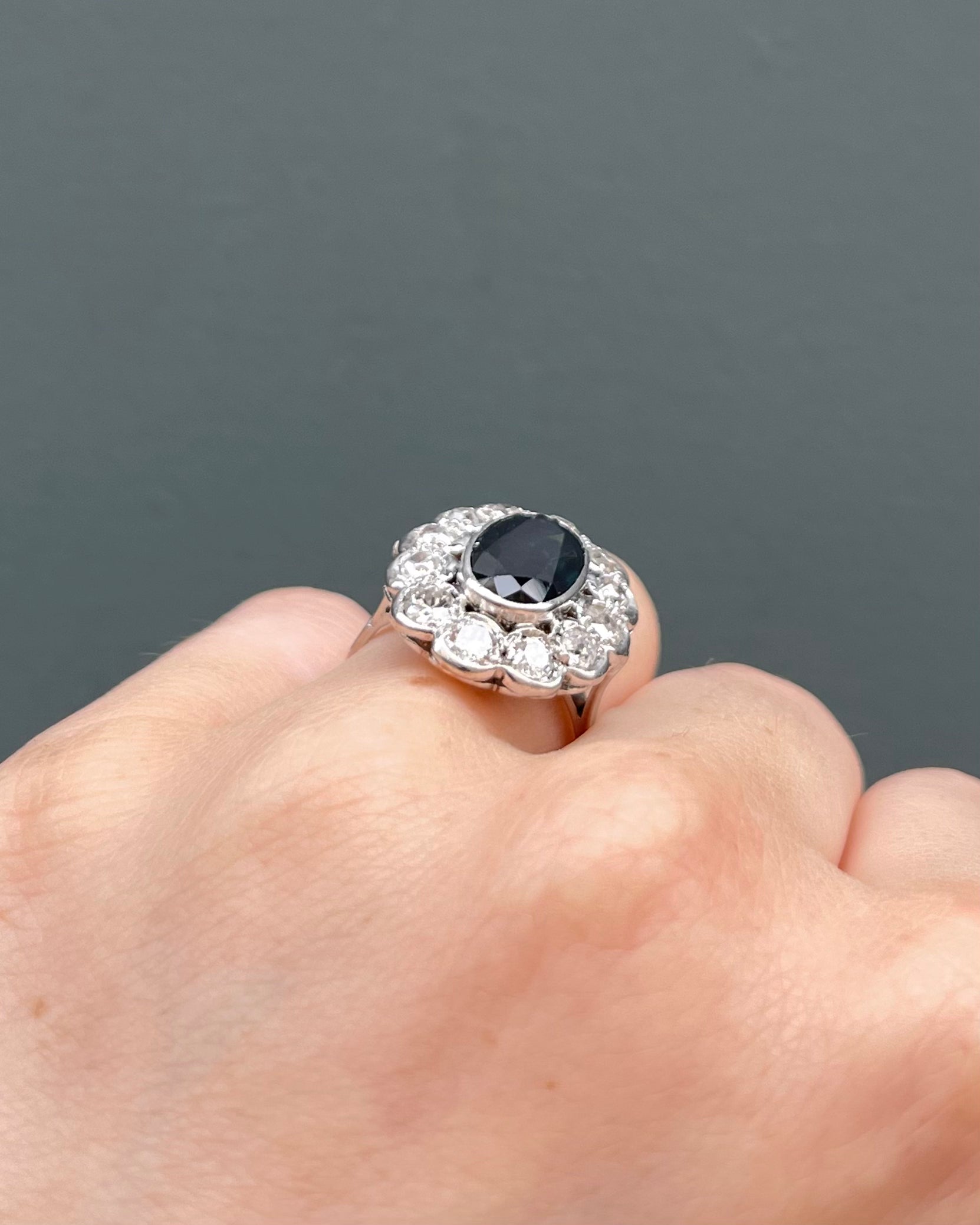 Anillo Margarita Zafiro 2.80 quilates y Diamantes "Leona"