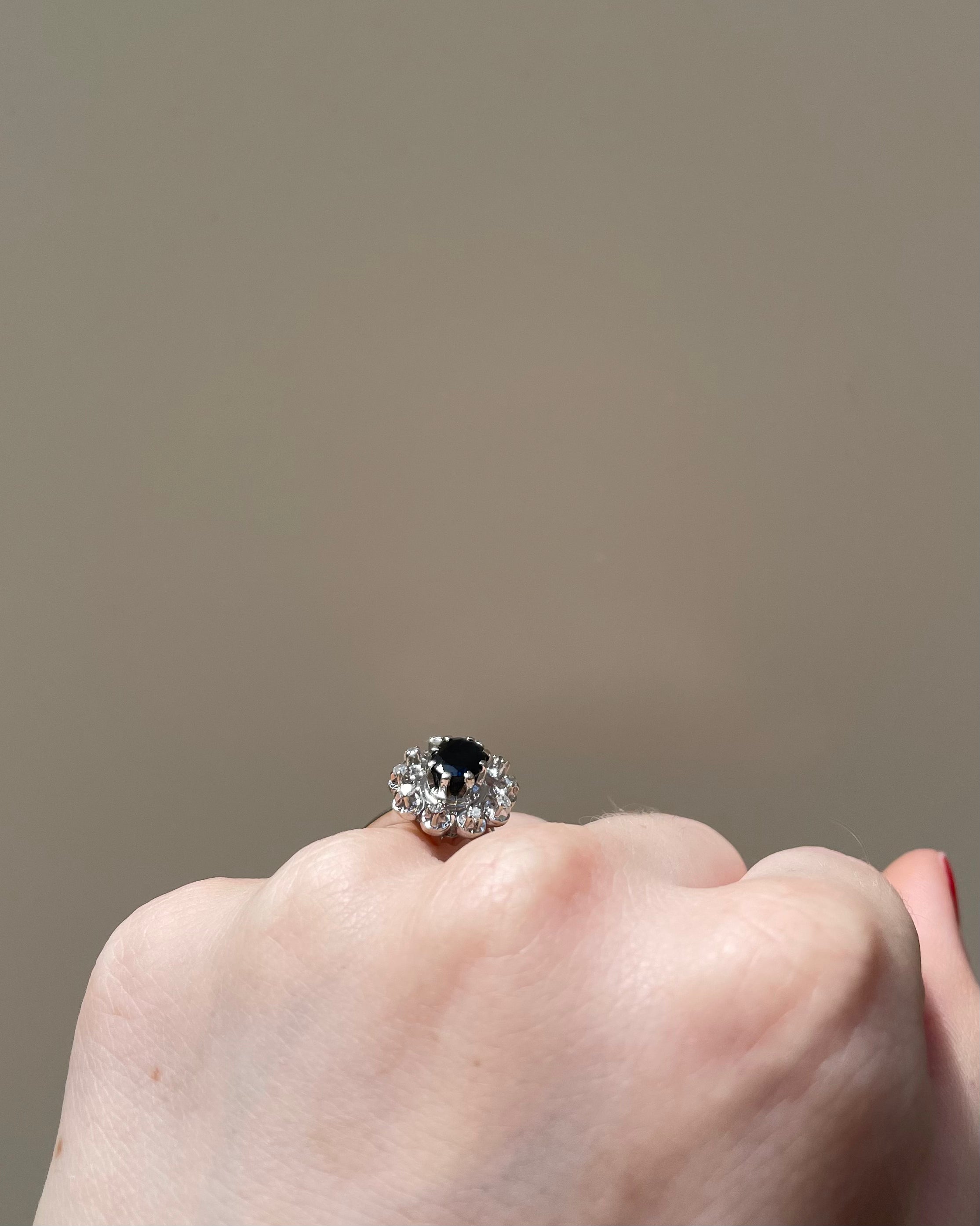 Bague Marguerite Saphir 1.05 carat & 10 Diamants “Shana”