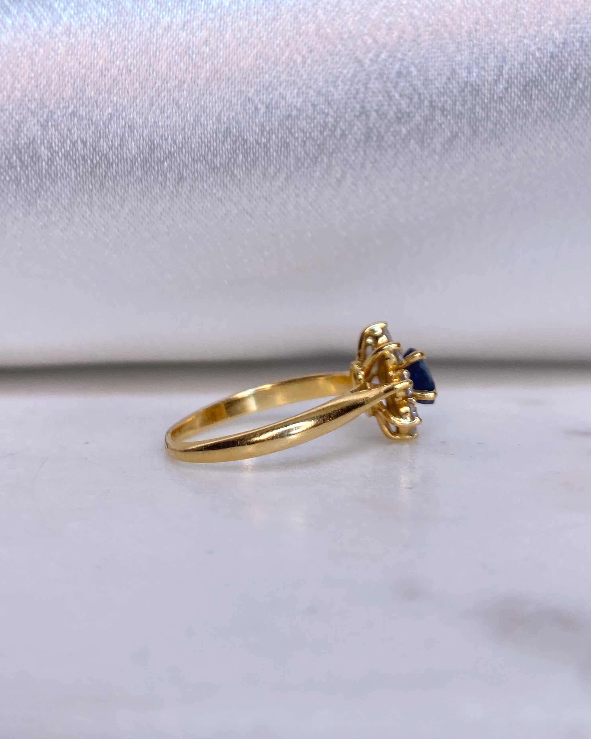 Bague Marguerite Saphir 0.55 carat & Diamants “Flora”