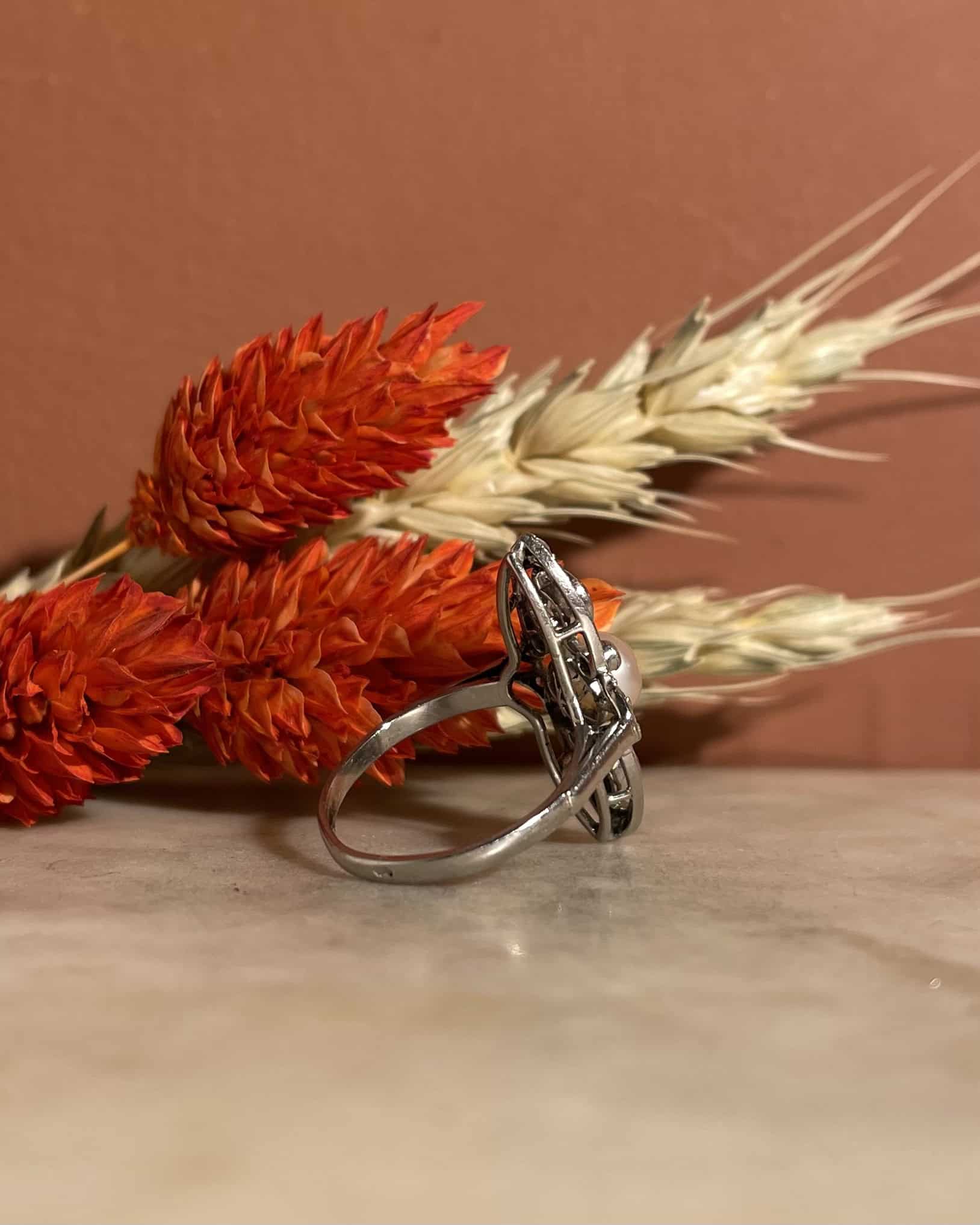 Anillo de diamantes y perlas de talla marquesa "Jaida"
