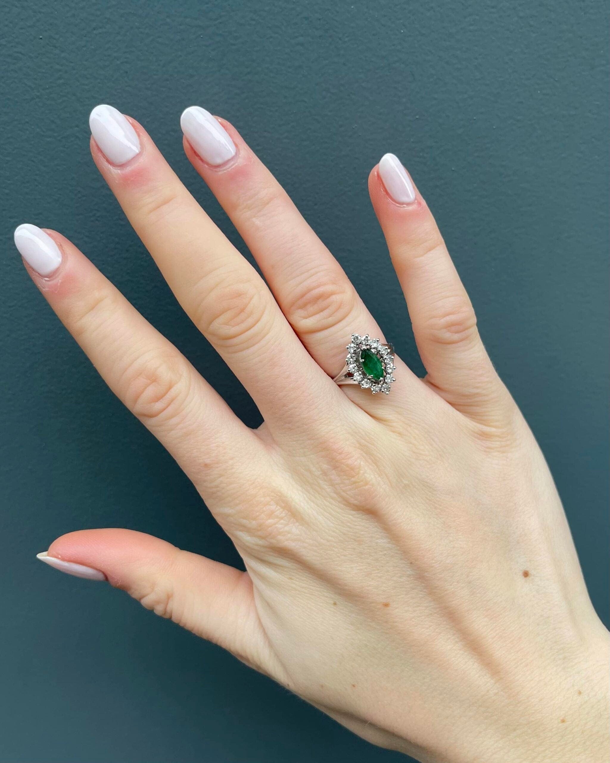 Bague Marguerite Émeraude 0.45 carat & Diamants "Maéa" - Elliade Paris