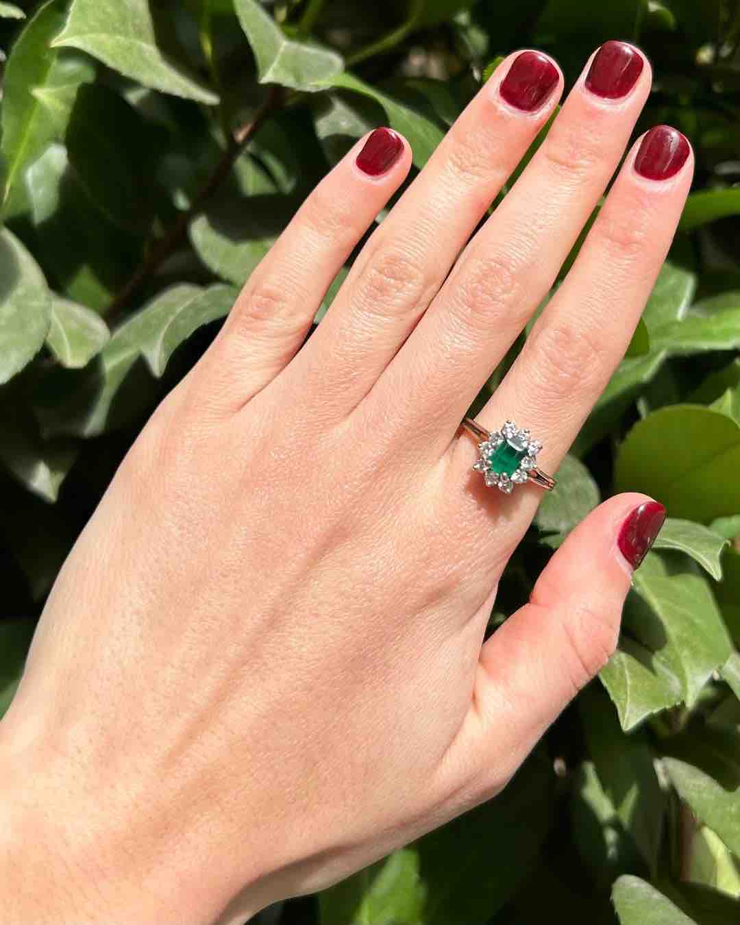 Anillo "Mathilde" con margaritas de esmeralda y diamantes