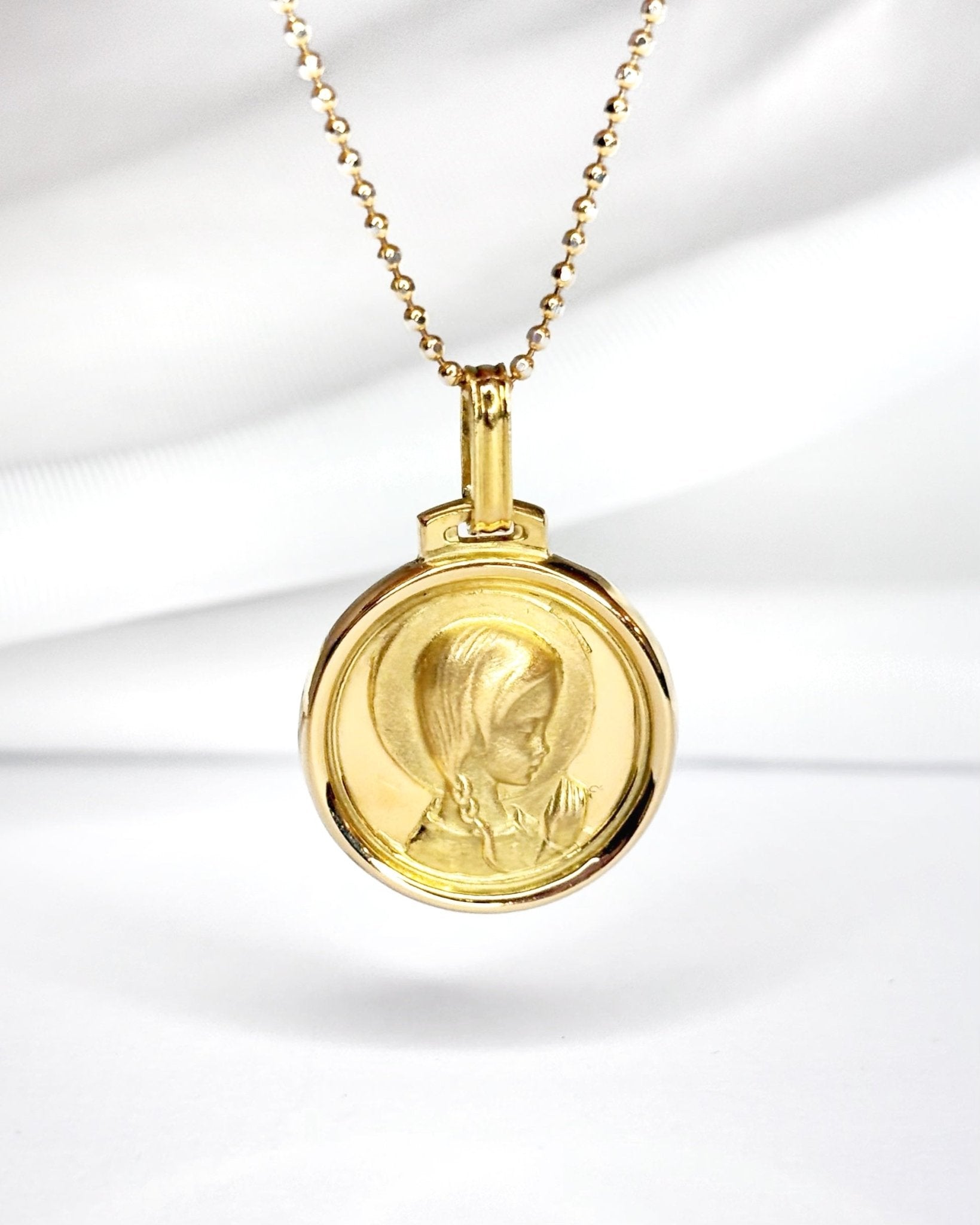 Médaille Vierge Auréolée Or Jaune "Regina" - Elliade Paris