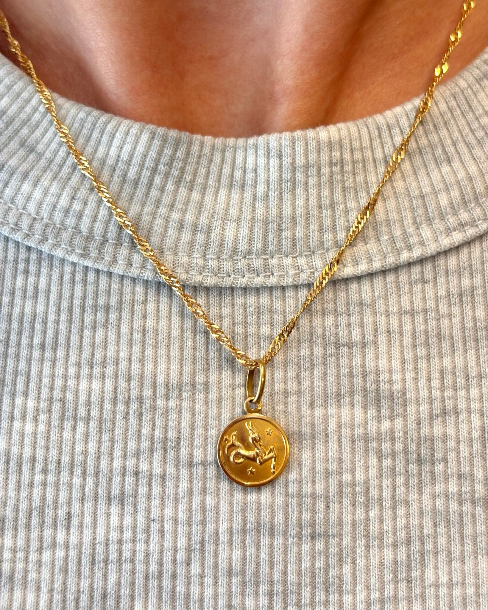 Médaillon Capricorne Or Jaune 18 carats "Capri" - Elliade Paris