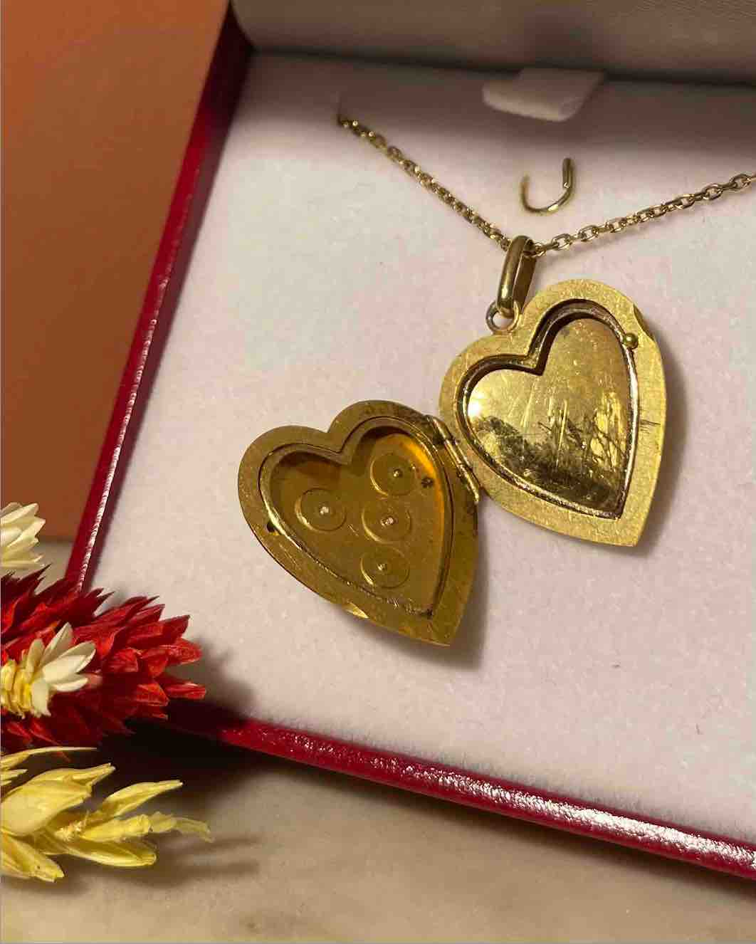 Pendentif Médaillon Cœur Ouvrant 4 Perles "Imogene"