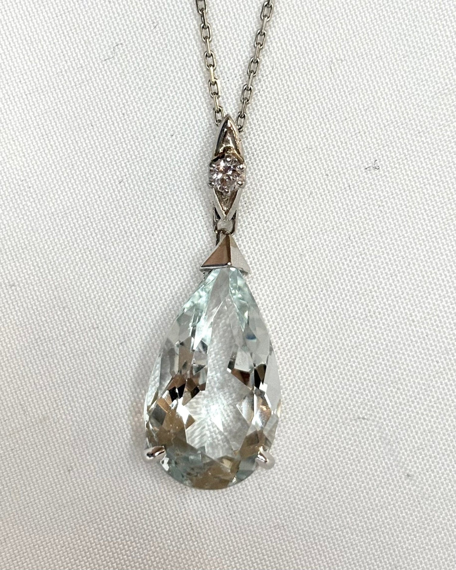 Pendentif Aigue - Marine 20 carats poire & diamant "Nora" - Elliade Paris