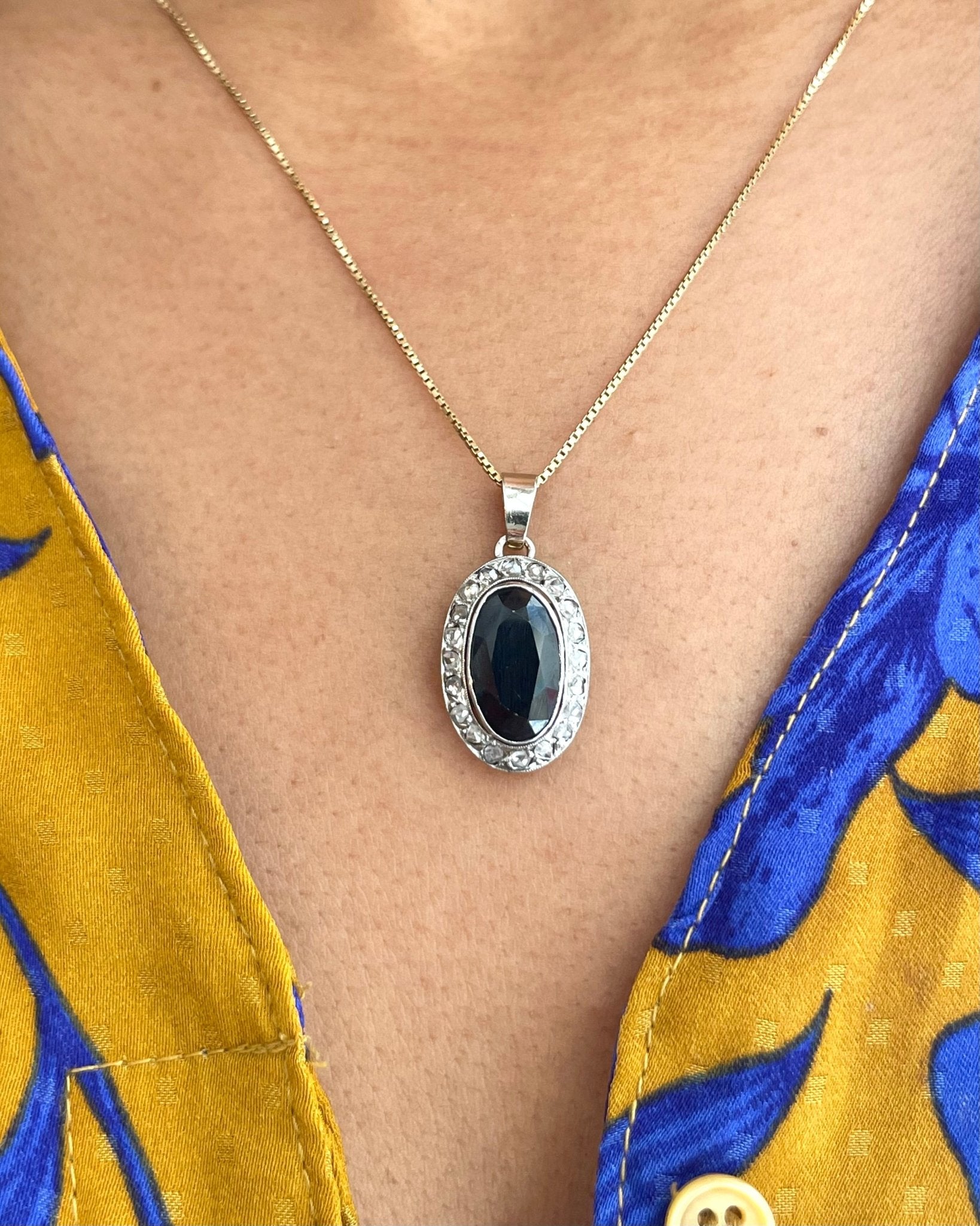 Pendentif Art - déco Saphir 3.75 carats & 20 Diamants "Elisa" - Elliade Paris