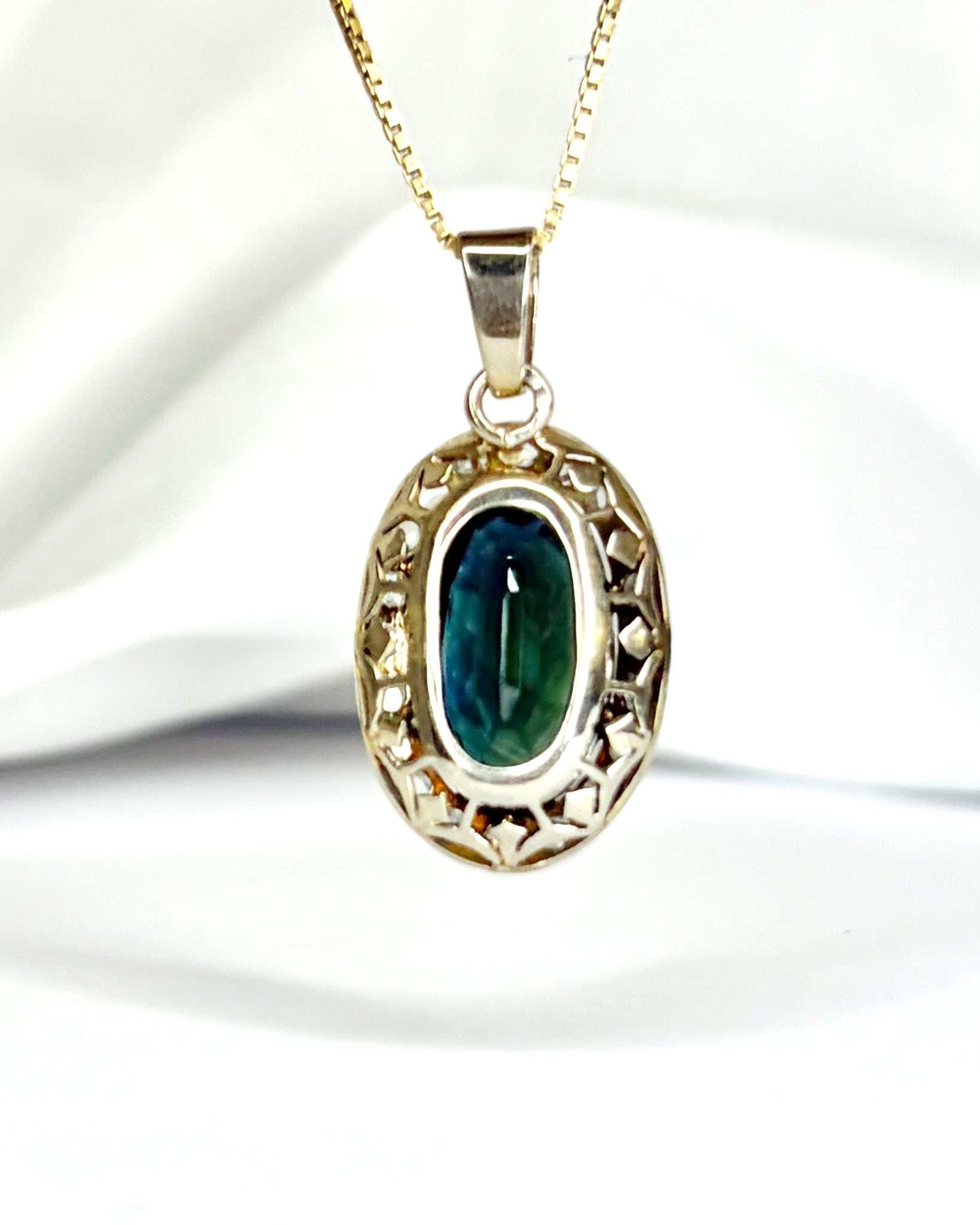 Pendentif Art - déco Saphir 3.75 carats & 20 Diamants "Elisa" - Elliade Paris
