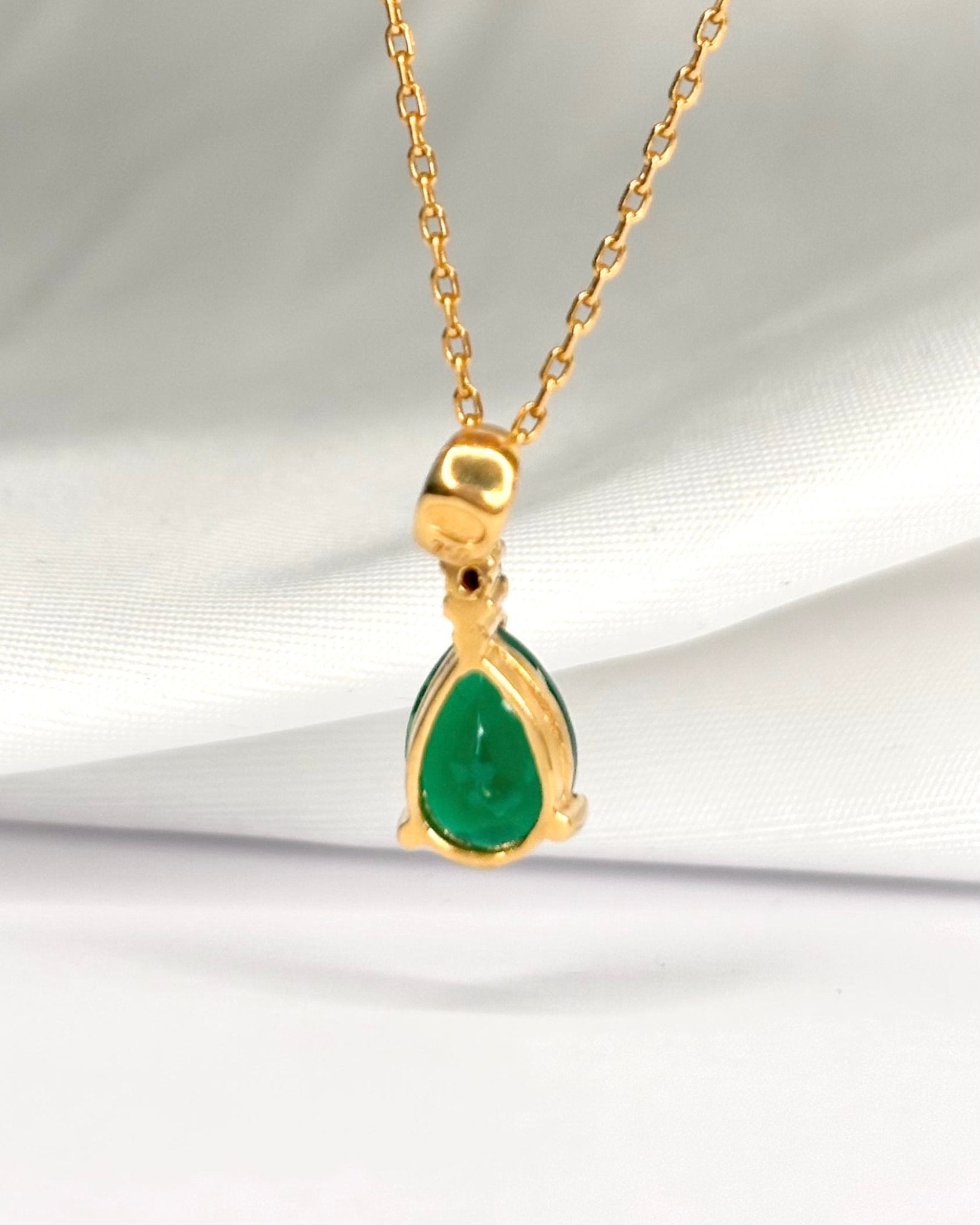 Pendentif Calcédoine Poire 0.87 carat & Diamant "Claudie" - Elliade Paris