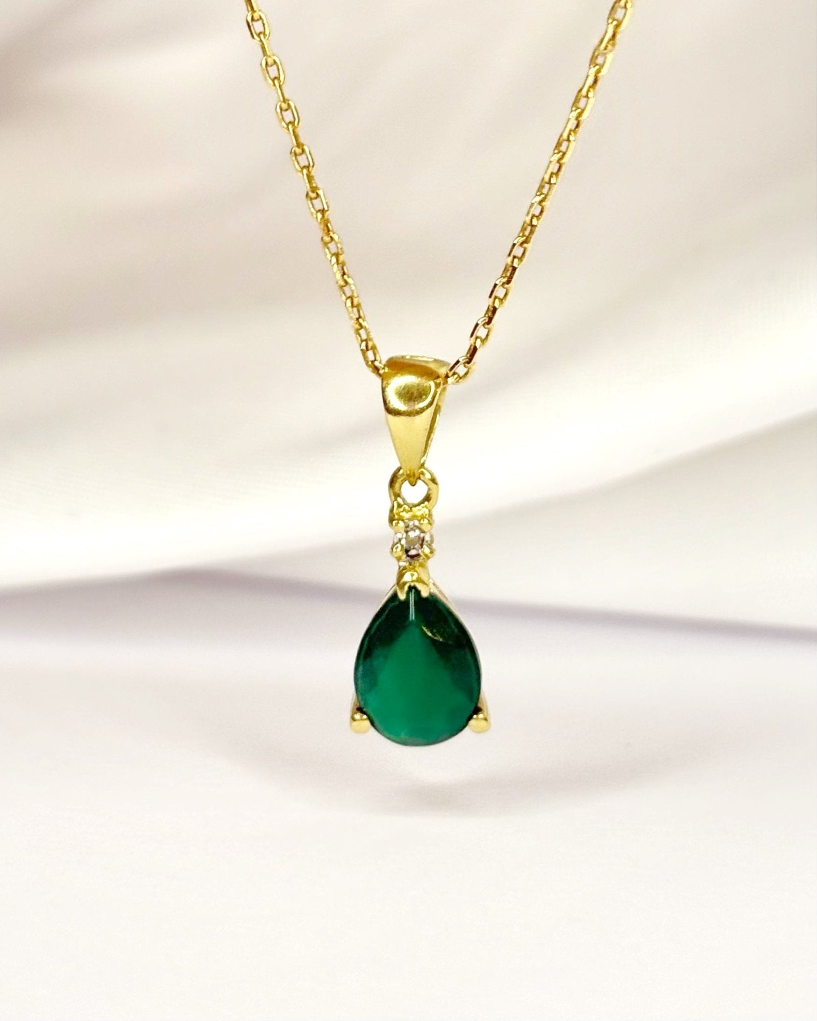 Pendentif Calcédoine Poire 0.87 carat & Diamant "Claudie" - Elliade Paris