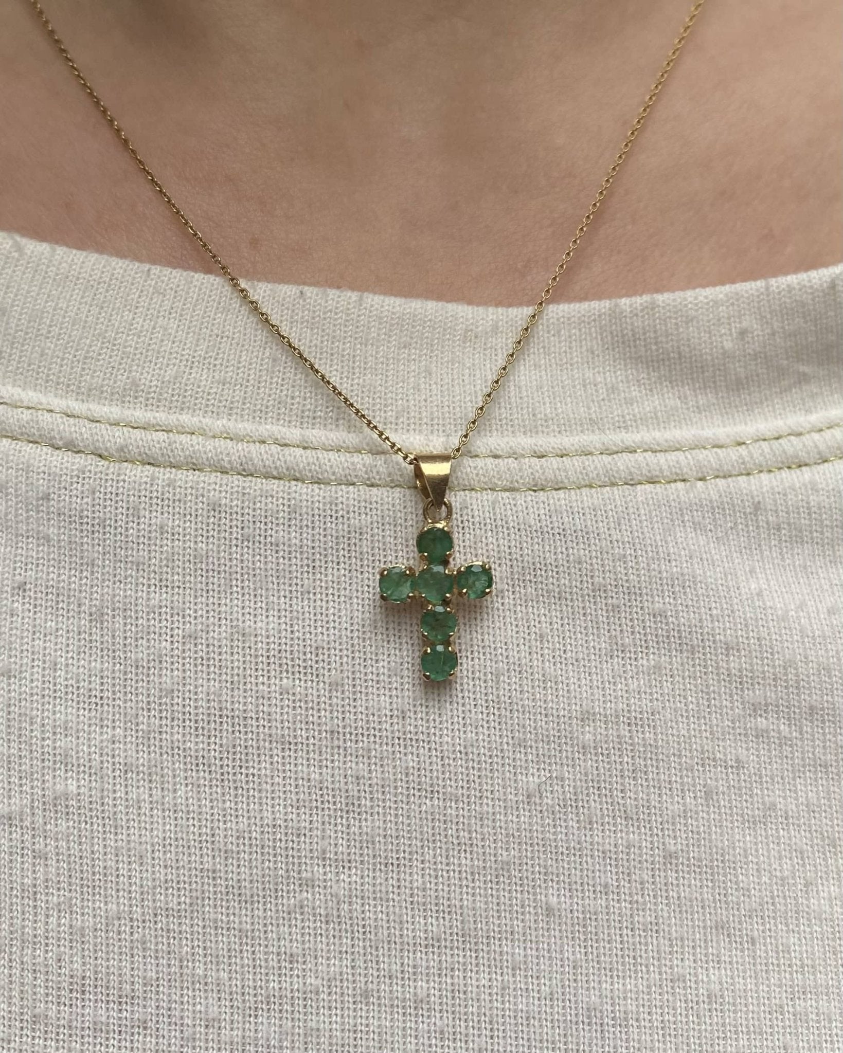 Pendentif Croix Emeraudes 0.40 carat "Jean" - Elliade Paris