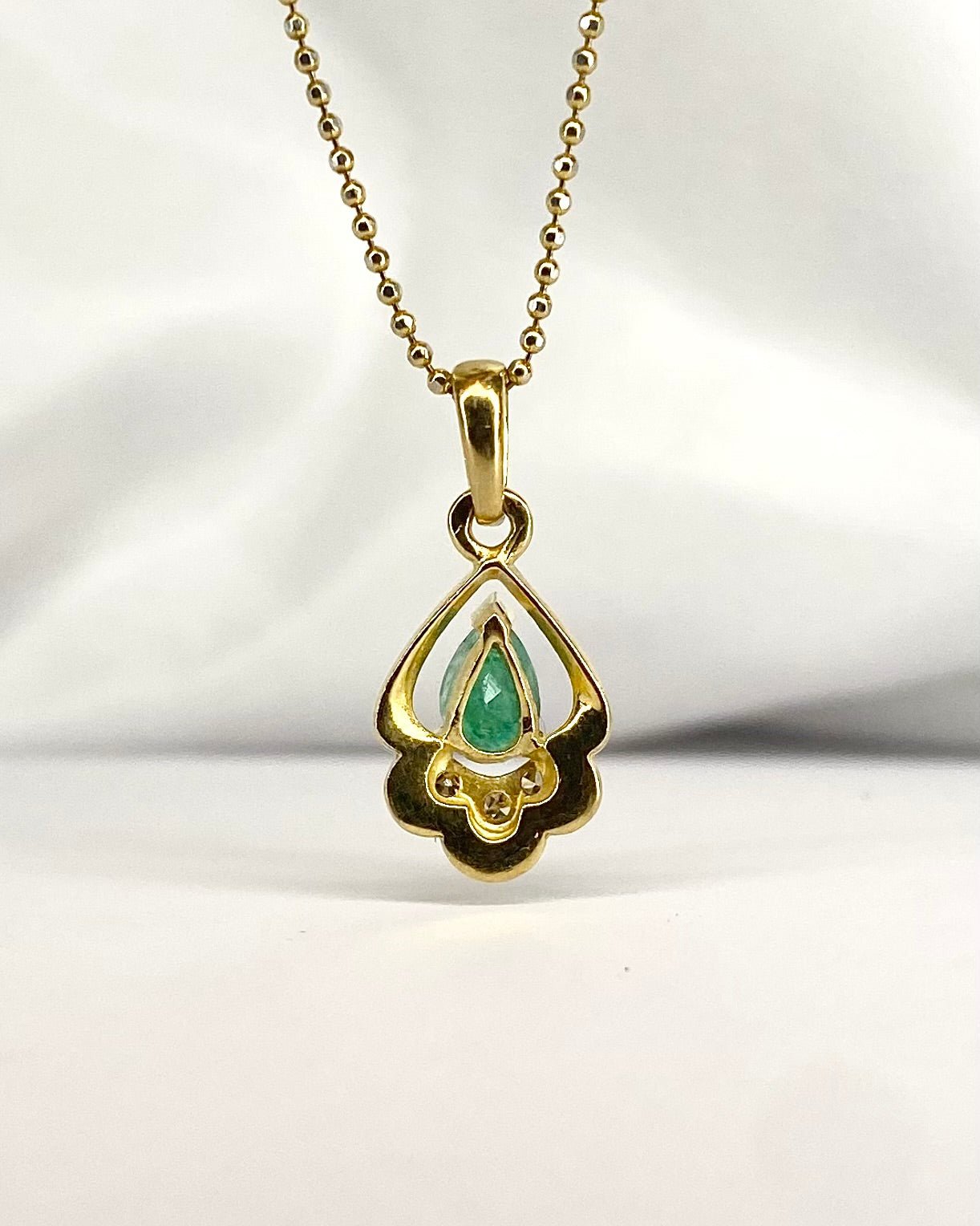 Pendentif Émeraude 0.40 carat & Diamants "Tissoa" - Elliade Paris