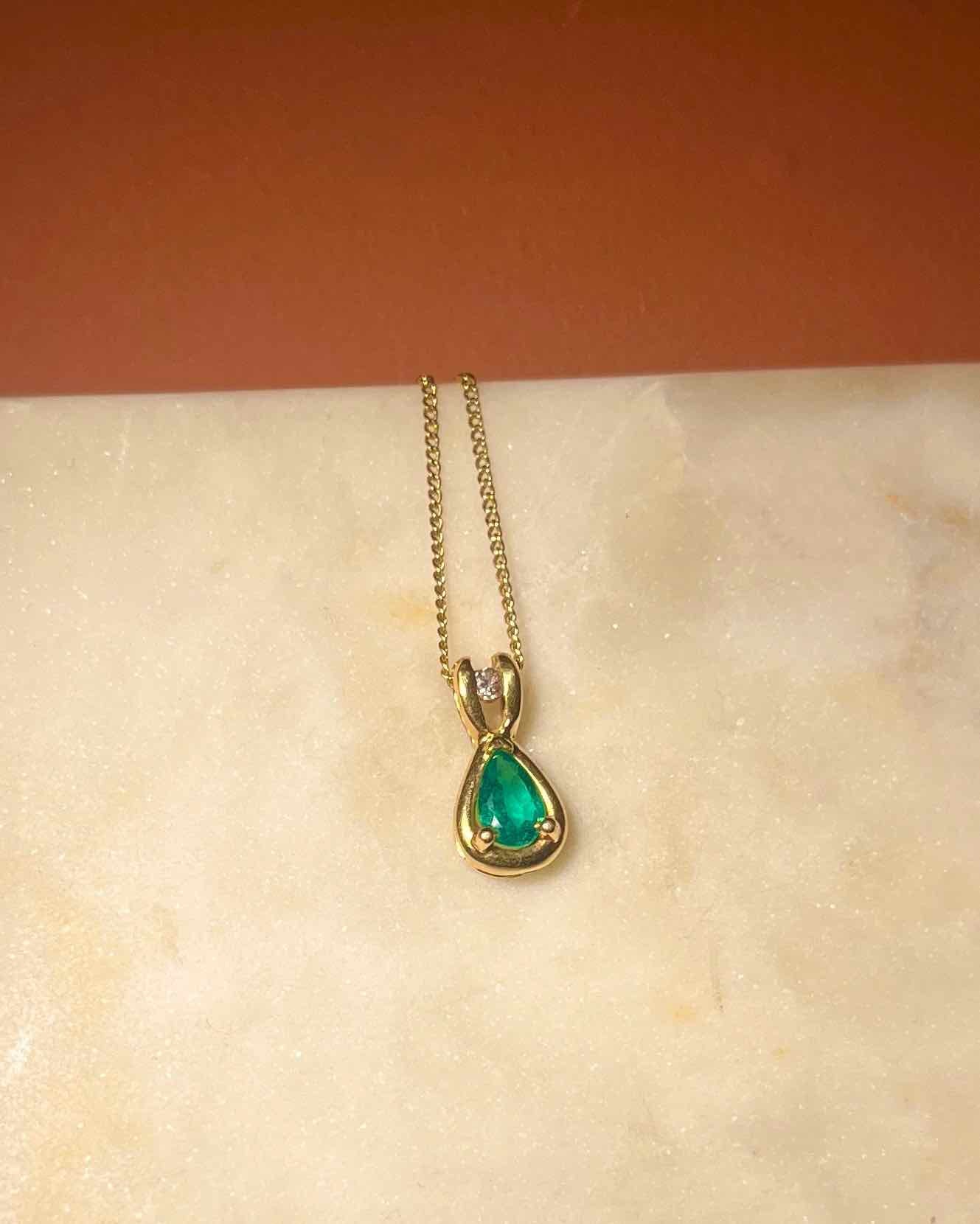 Pendentif Émeraude 0.60 carat & diamants "Yuna" - Elliade Paris
